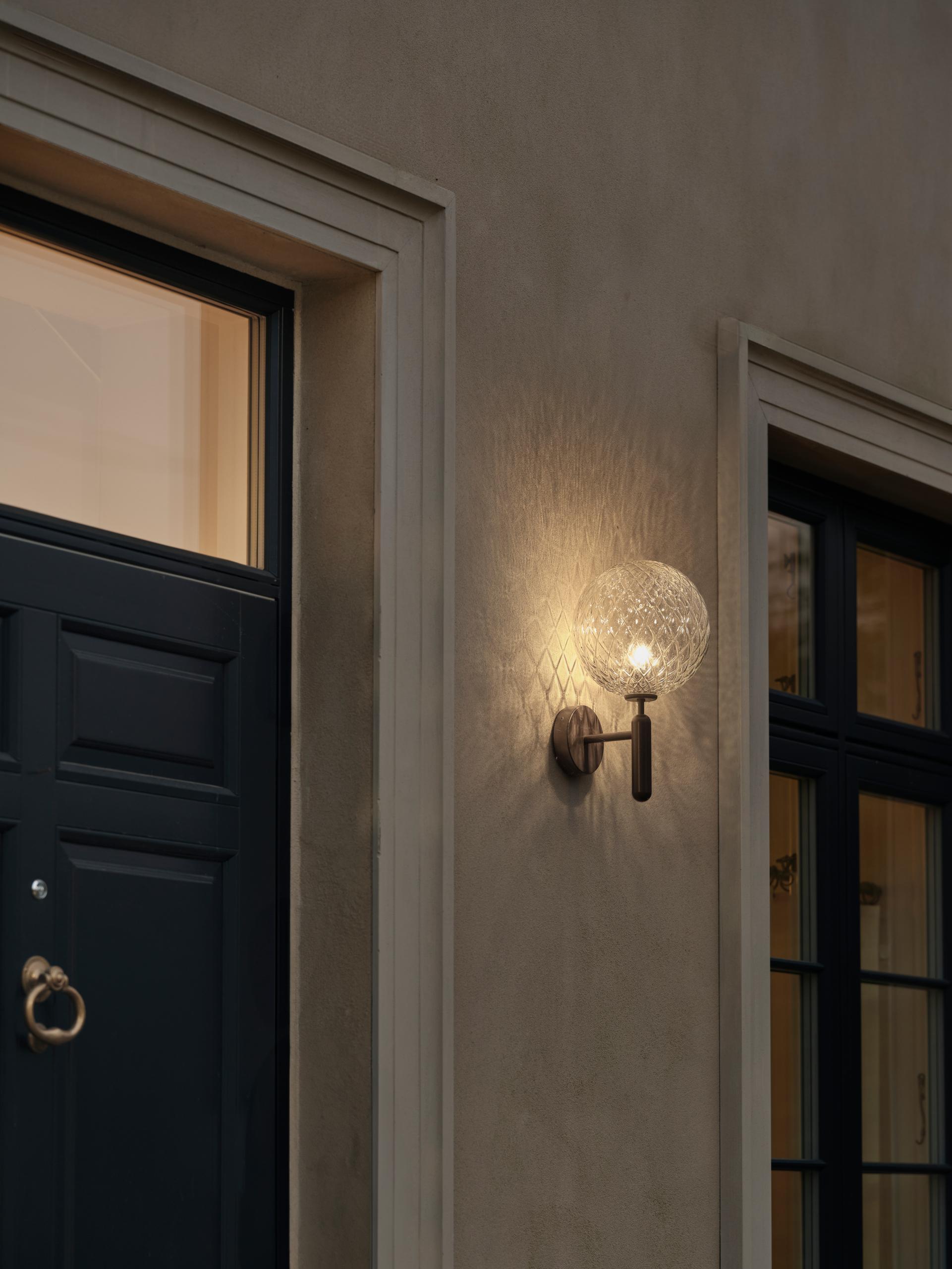 Venkovní nástěnná lampa MIIRA tmavě hnědá s průhledným sklem