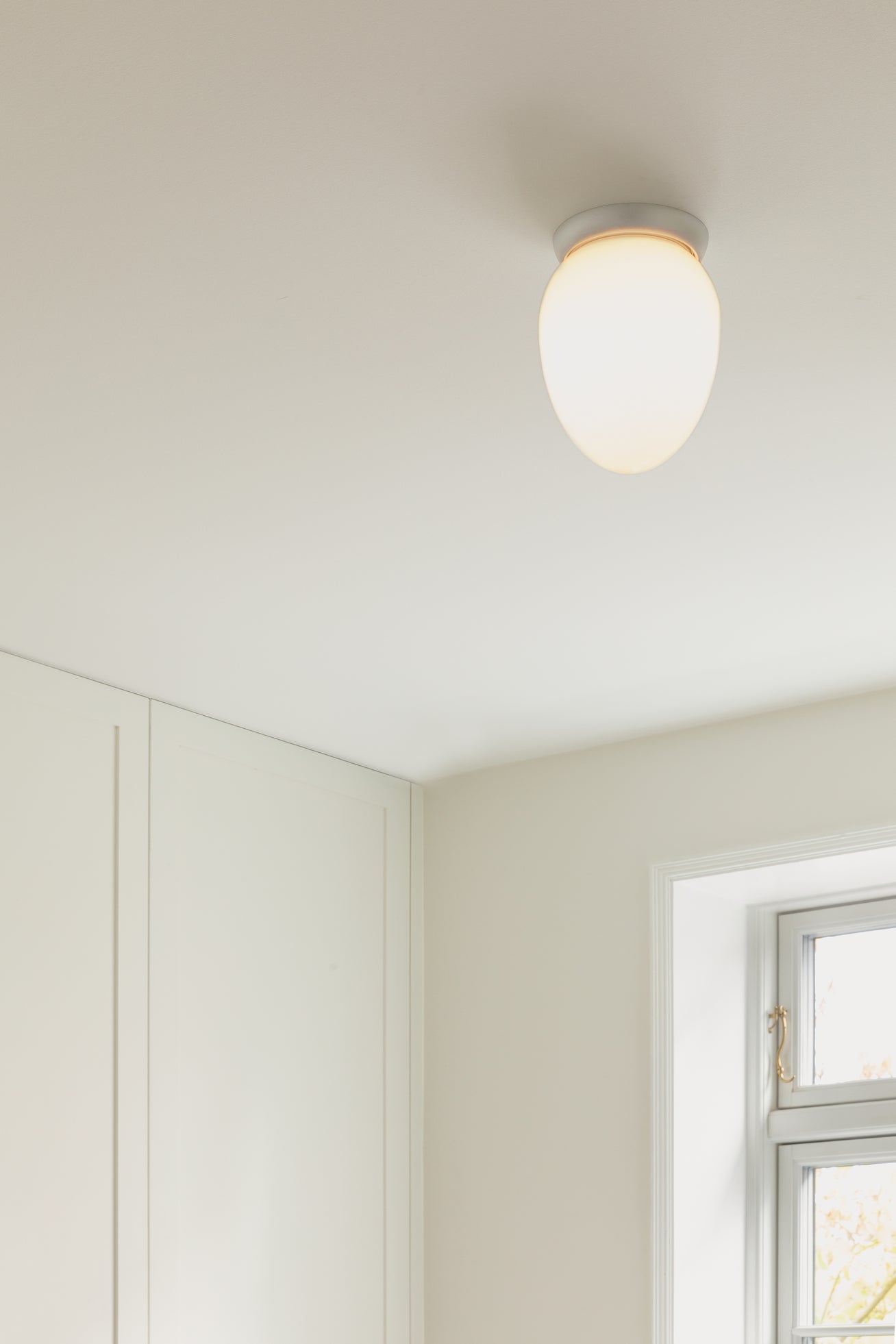 Lampa sufitowa RIZZATTO 171 srebrny metal z opalowym szkłem – szkło, Nuura
