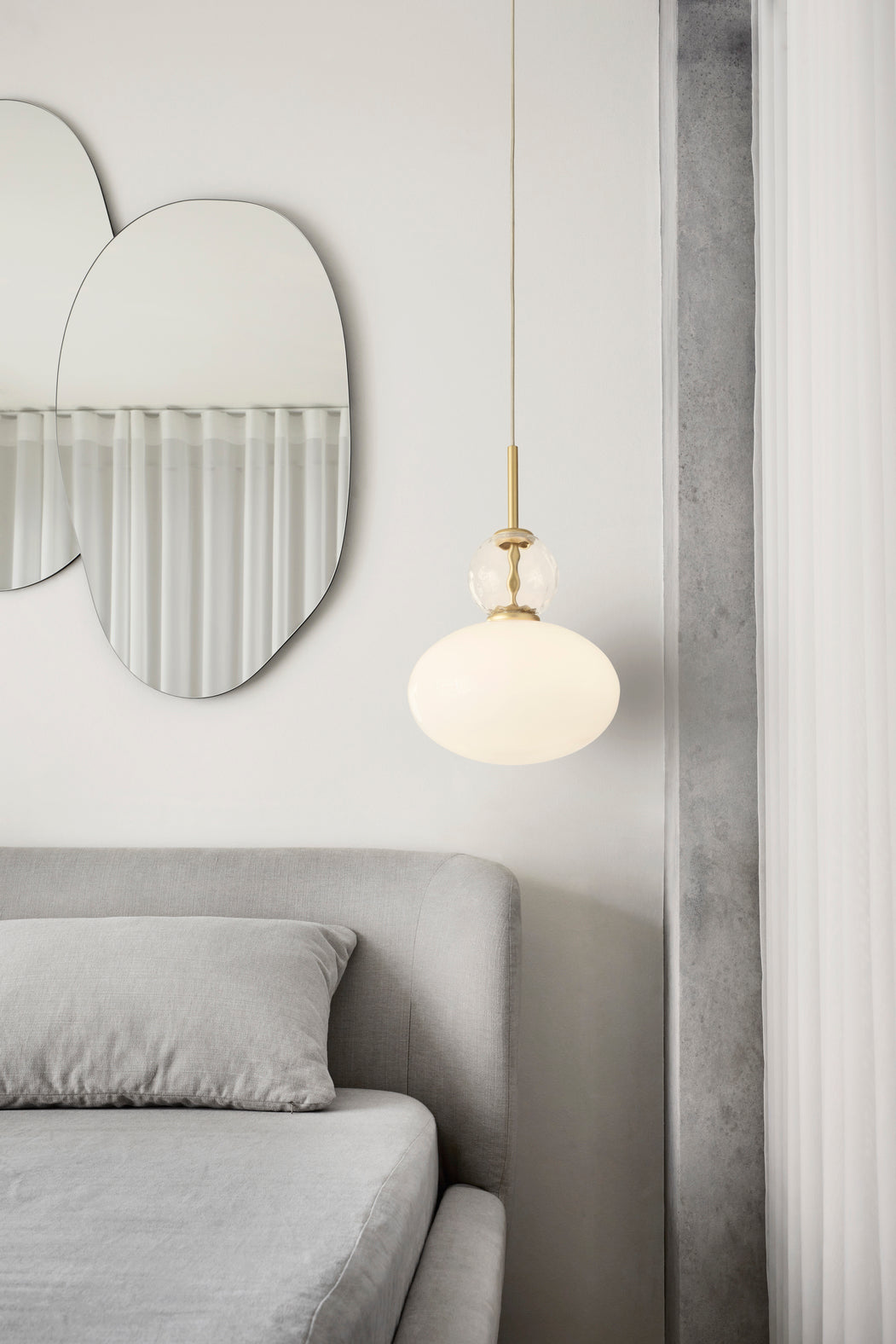 Lampa visící RIZZATTO 32 mosazná s opálovým sklem