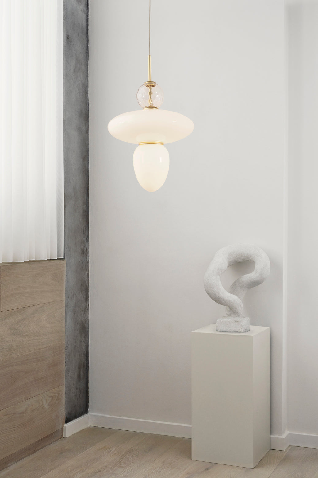 Lampa visící RIZZATTO 43 mosazná s opálovým sklem