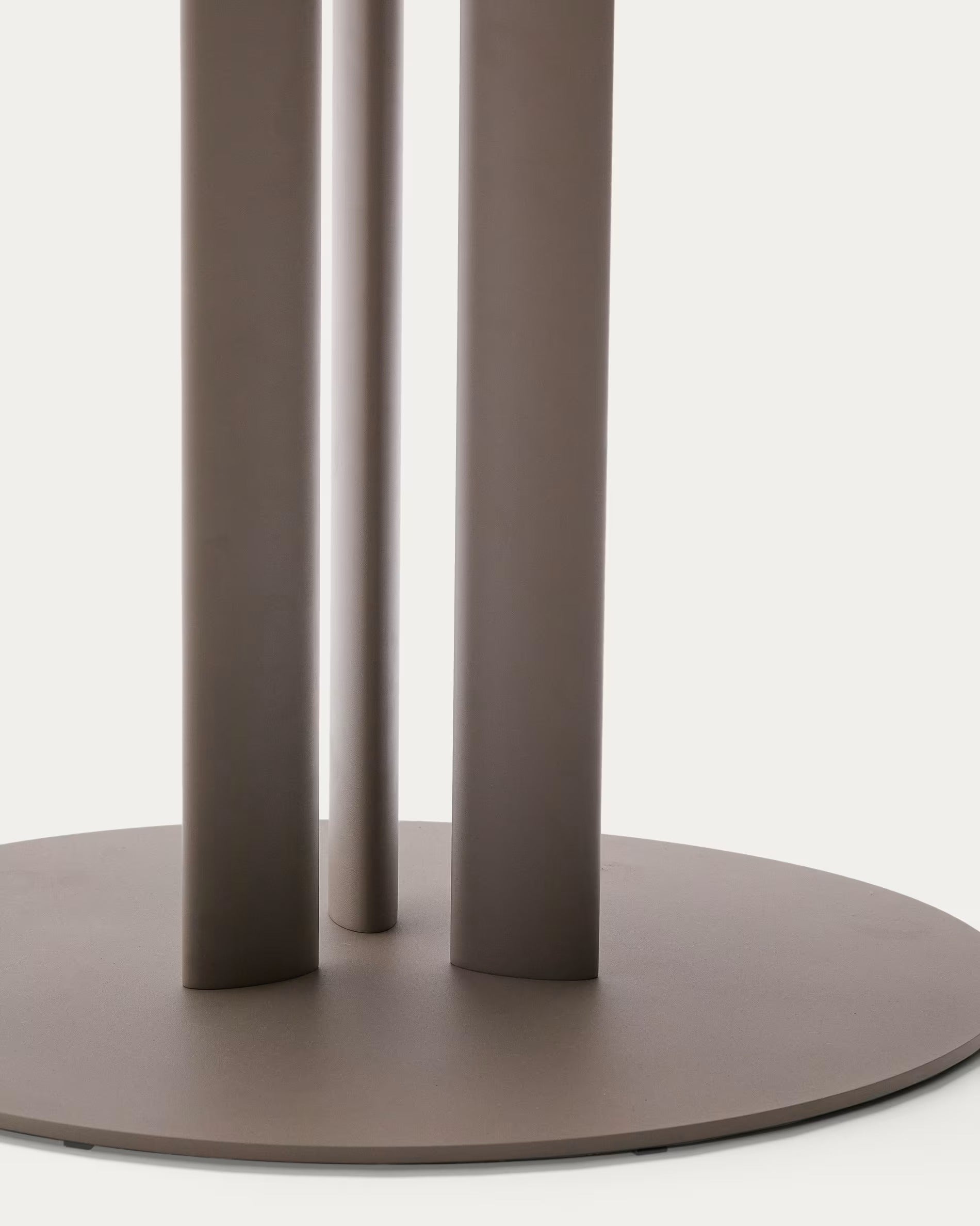 Sedalis beige garden table