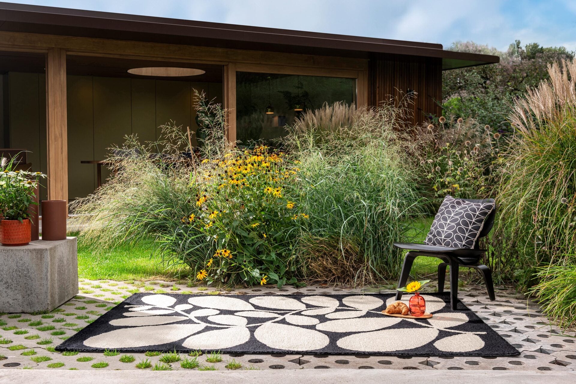 Dywan zewnętrzny SYCAMORE czarny z beżowym