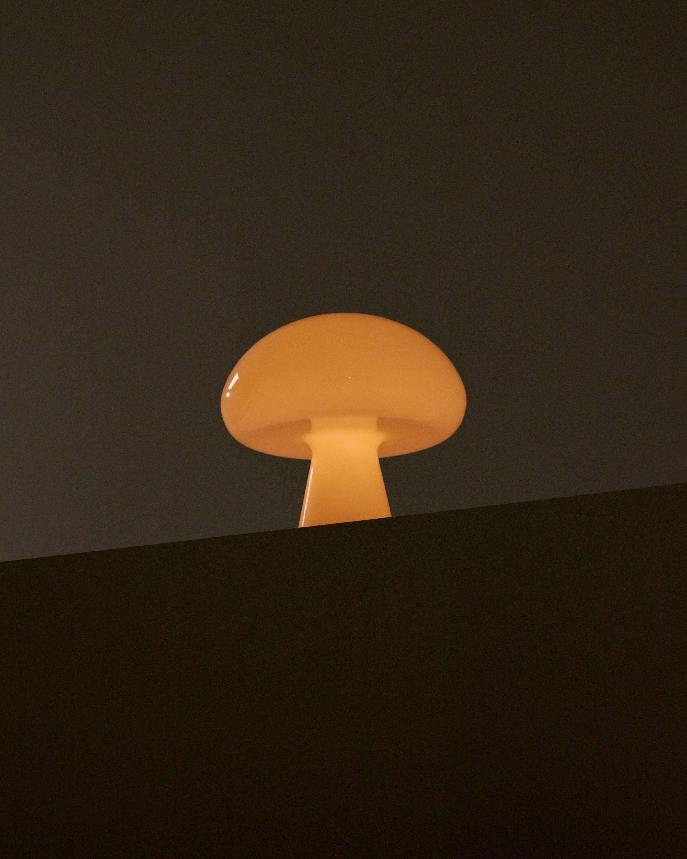 Přenosná lampa OBELLO máslově žlutá