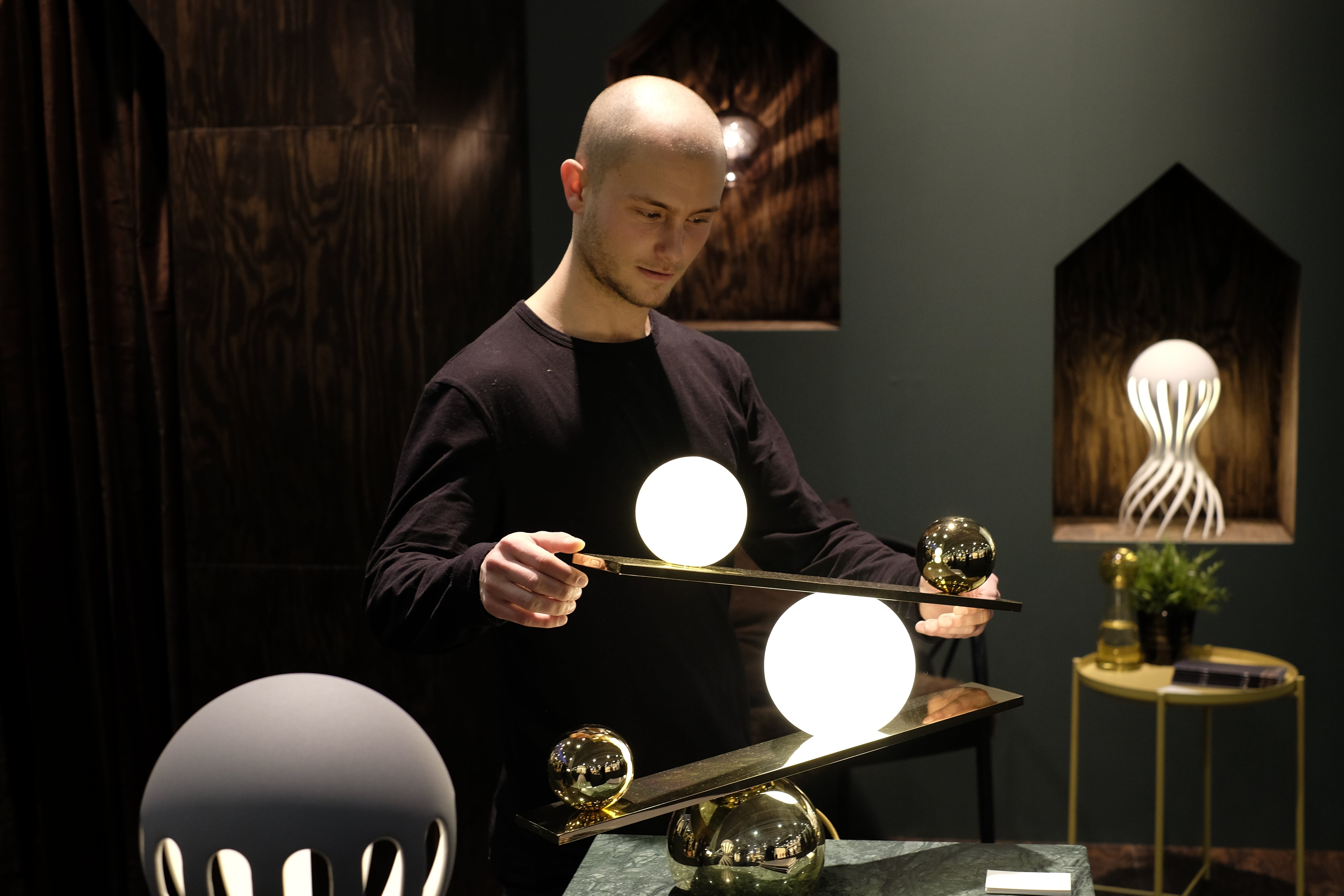 Stolní lampa BALANCE mosazná