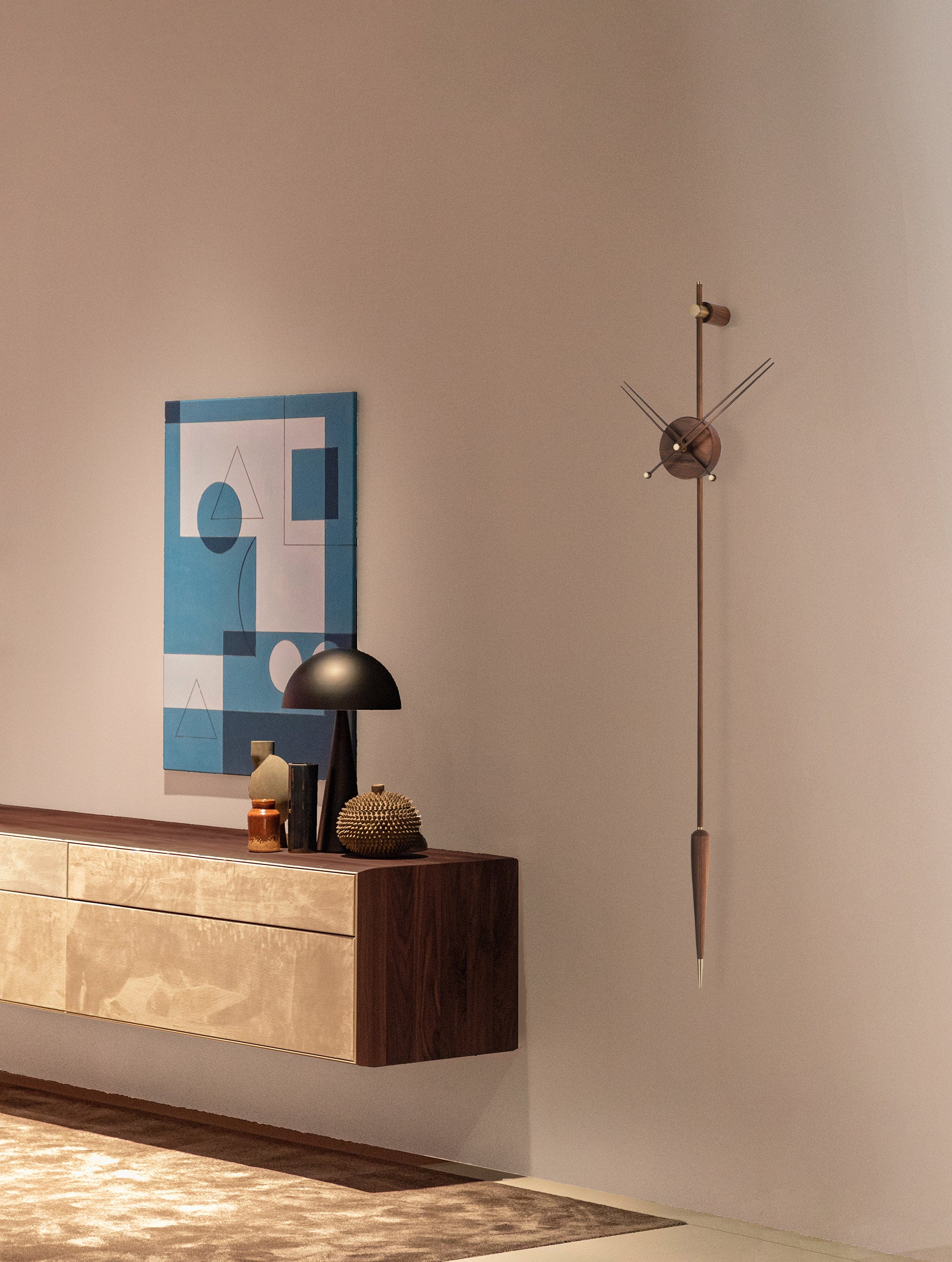 Nástěnné hodiny PUNTO Y COMA PREMIUM ořechové dřevo s mosazným detailem