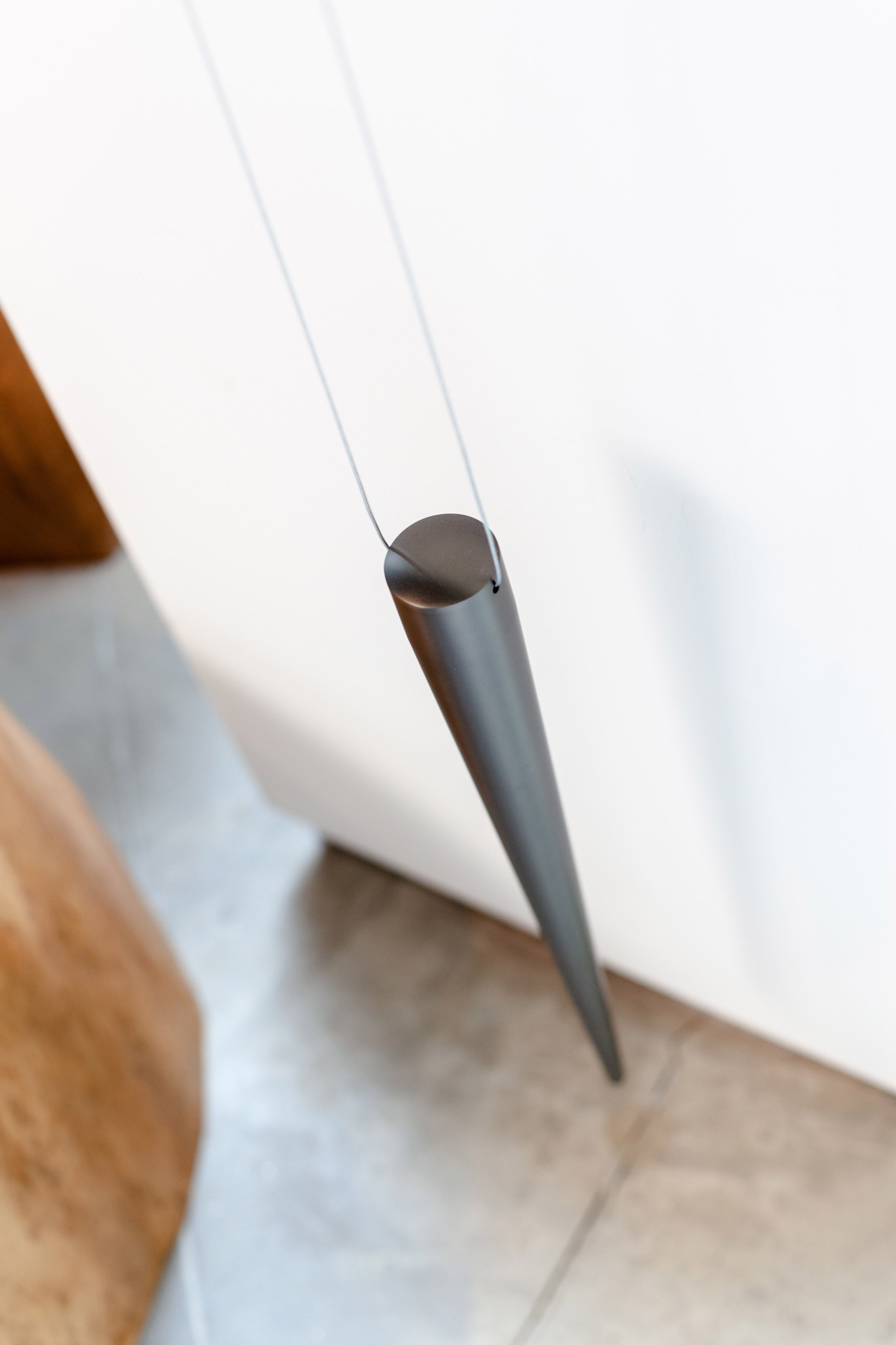 Nástěnné hodiny PENDULO ořechové dřevo s grafitovou barvou