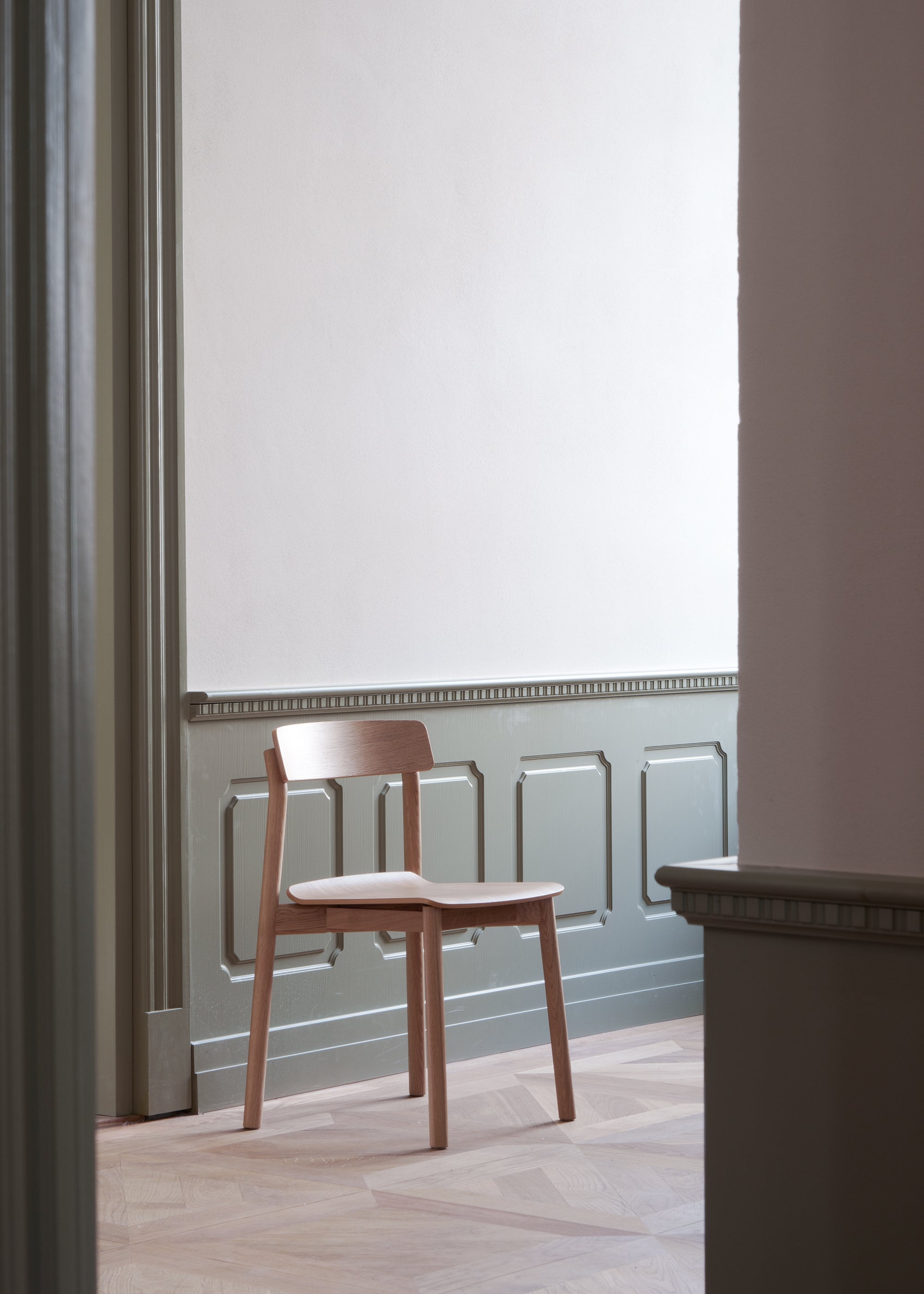 ARCHE chair black oak wood