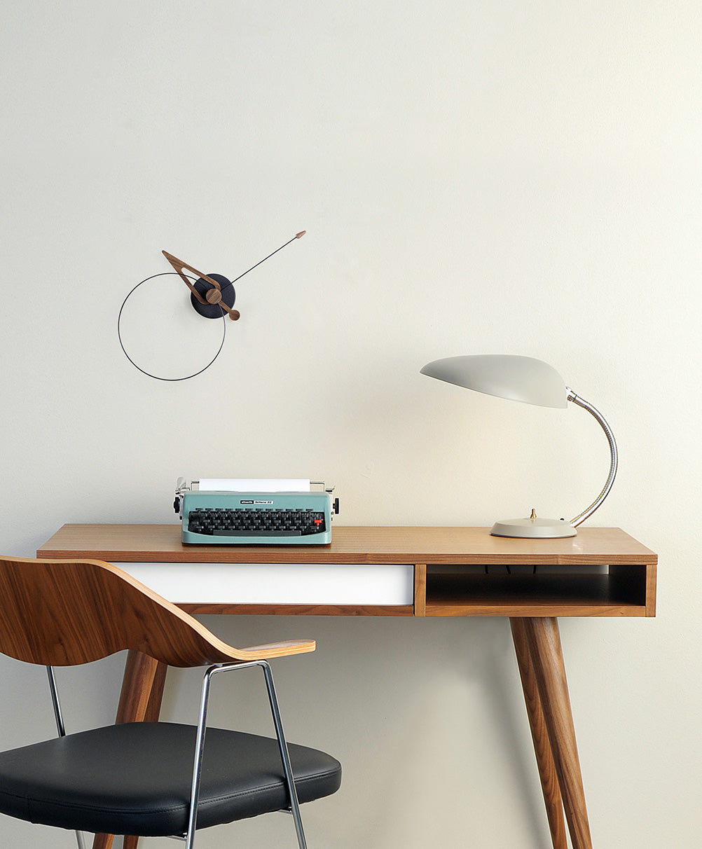 Nástěnné hodiny PICO ořechové dřevo s černou