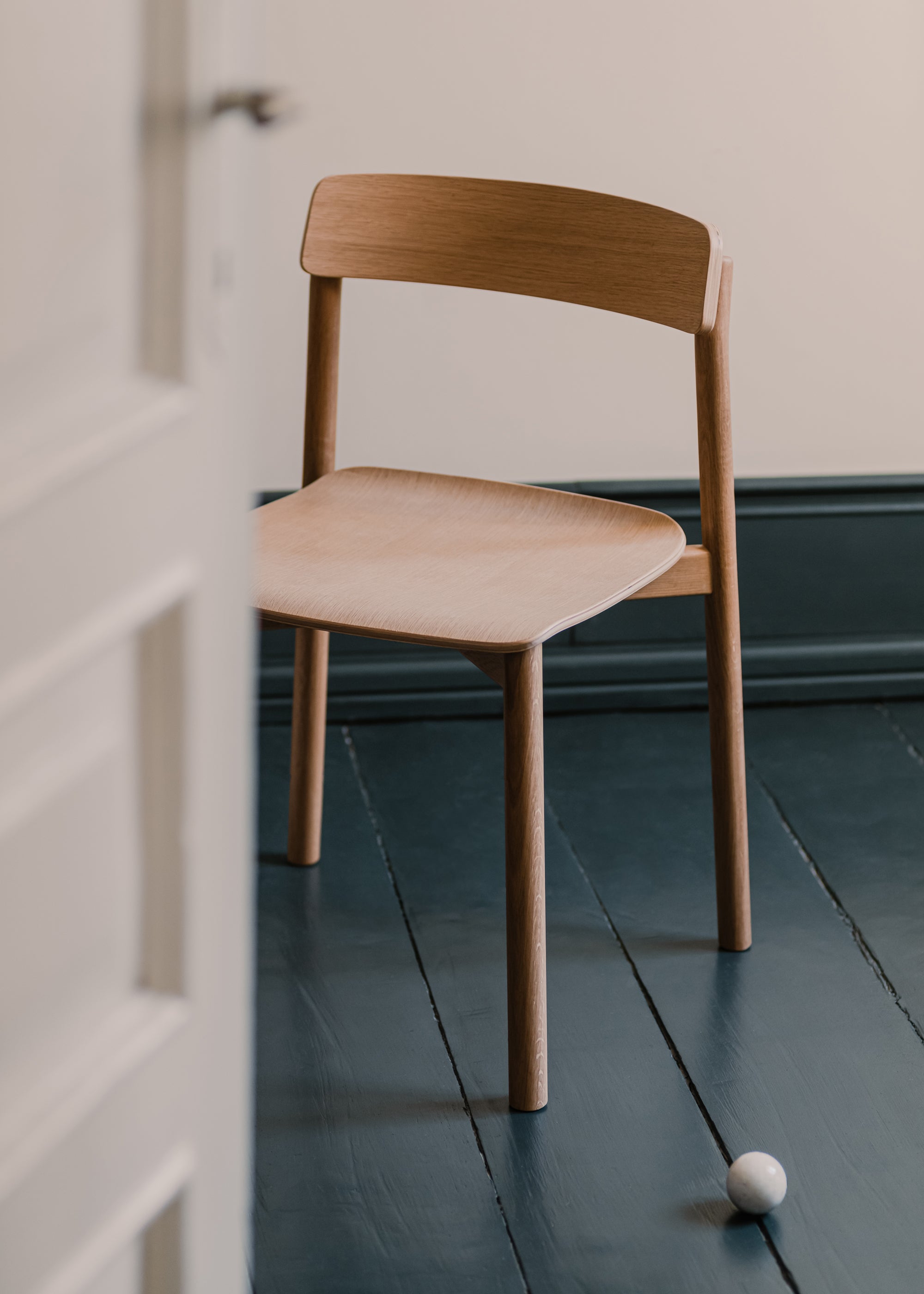 ARCHE chair black oak wood