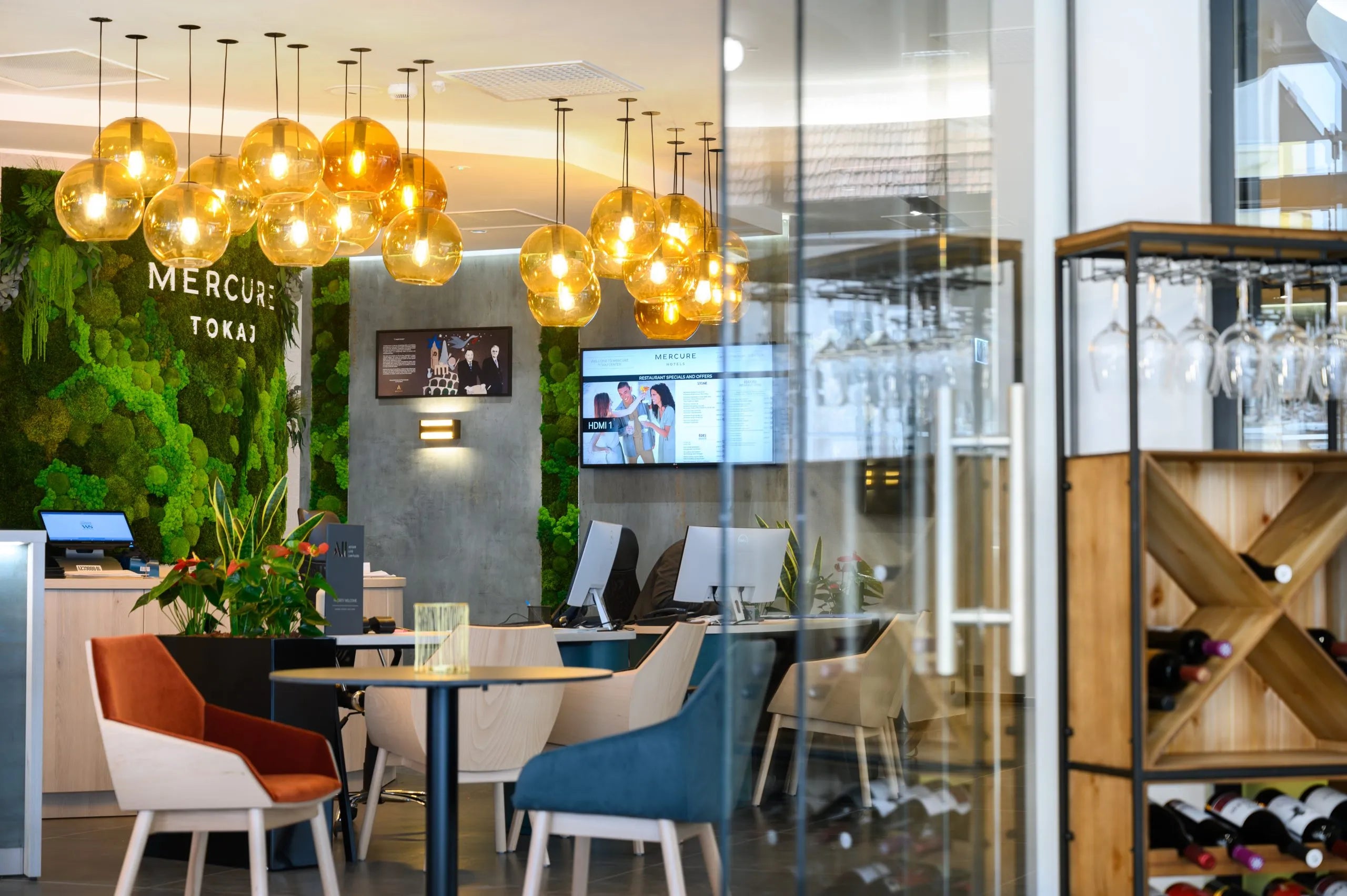 Hoker TUK H-5051 čalouněný