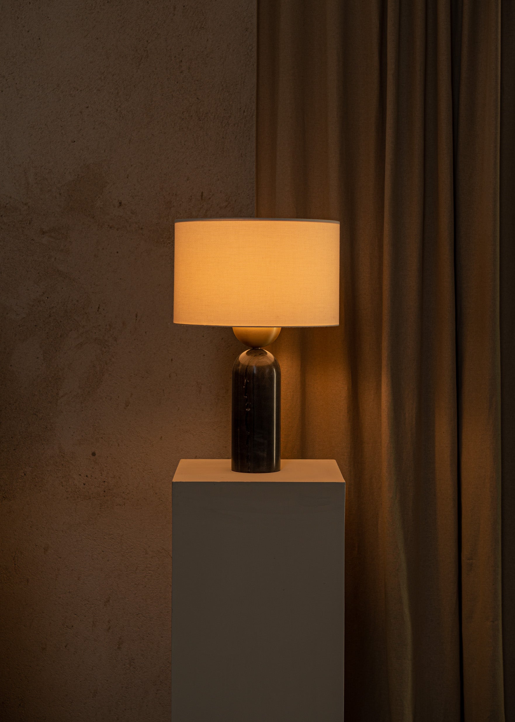 PEONA Table Lamp Black Marble
