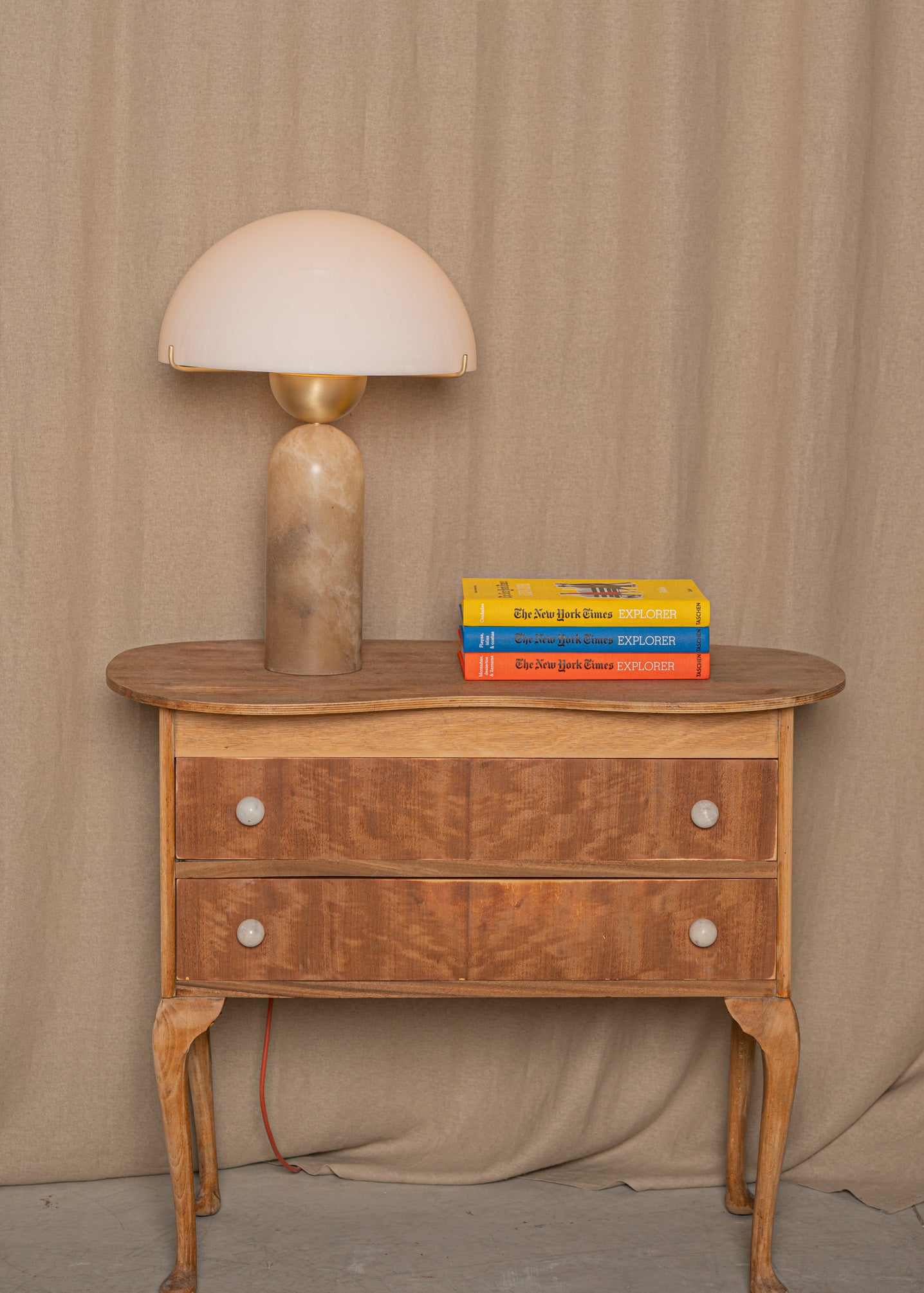 Stolní lampa PEONO tmavě béžový alabastr