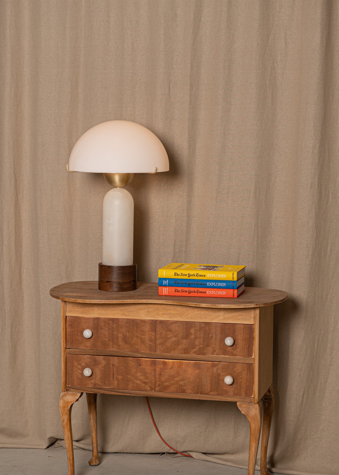 Stolní lampa PEONO bílý alabastr