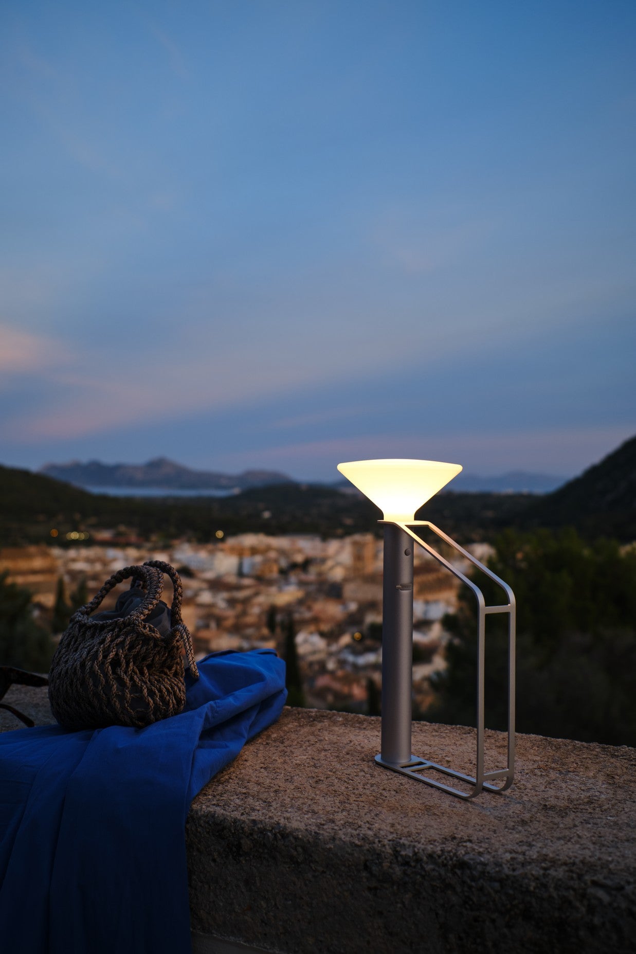 Přenosná venkovní lampa PITON stříbrná
