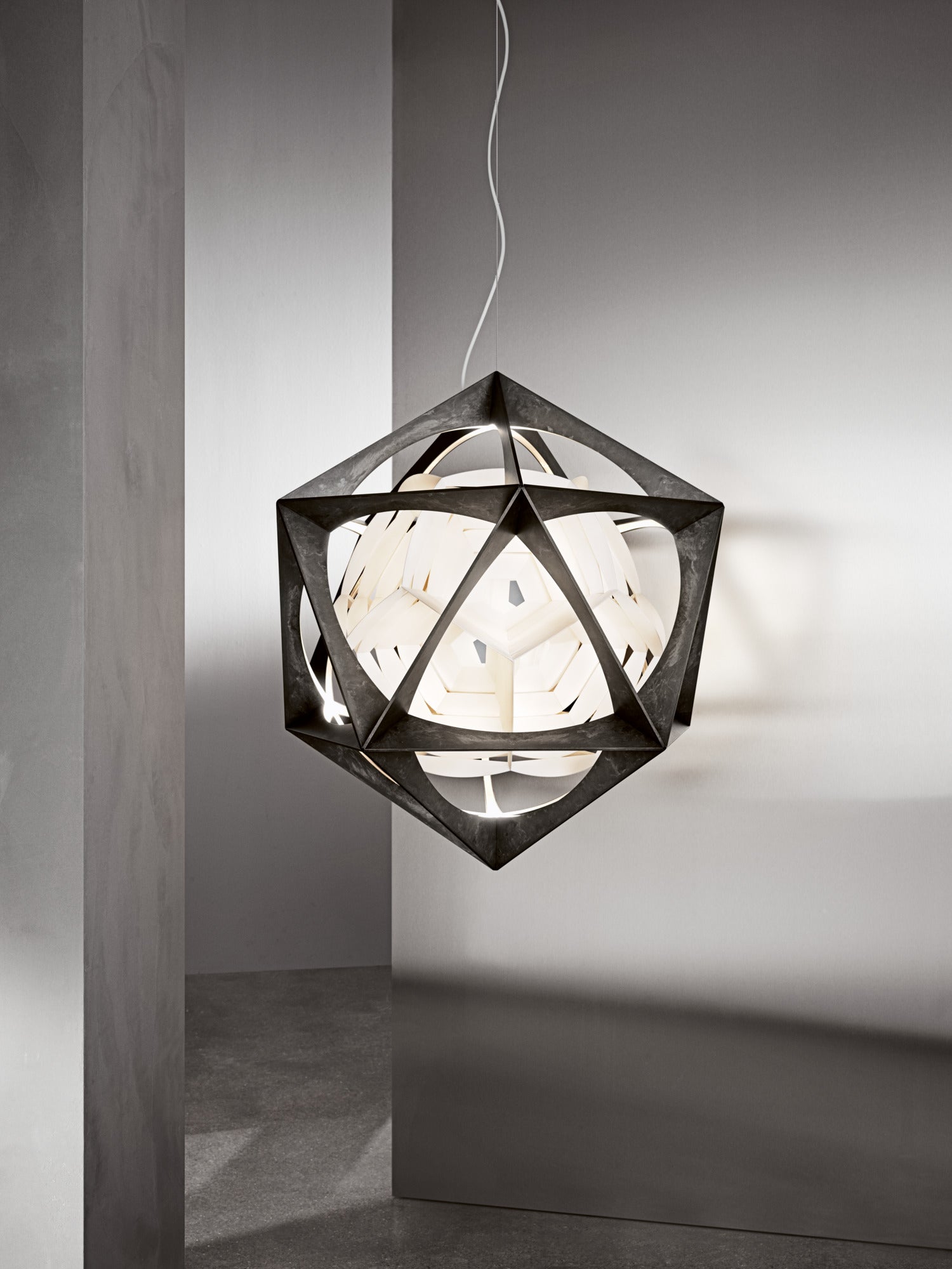 Lampa wisząca OE QUASI ciemne aluminium – Louis Poulsen
