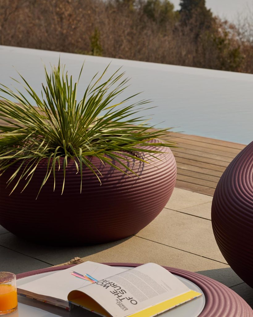 NAMI outdoor planter warm gray