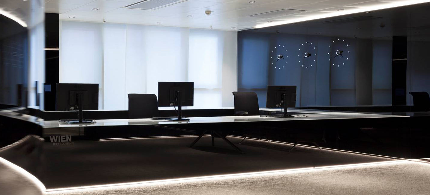 Nástěnné hodiny MINI RODON chromované s černým povrchem