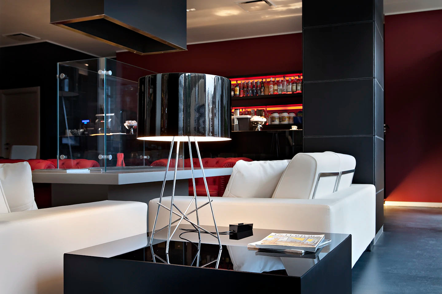 Stolní lampa RAY černá s kovovým podstavcem