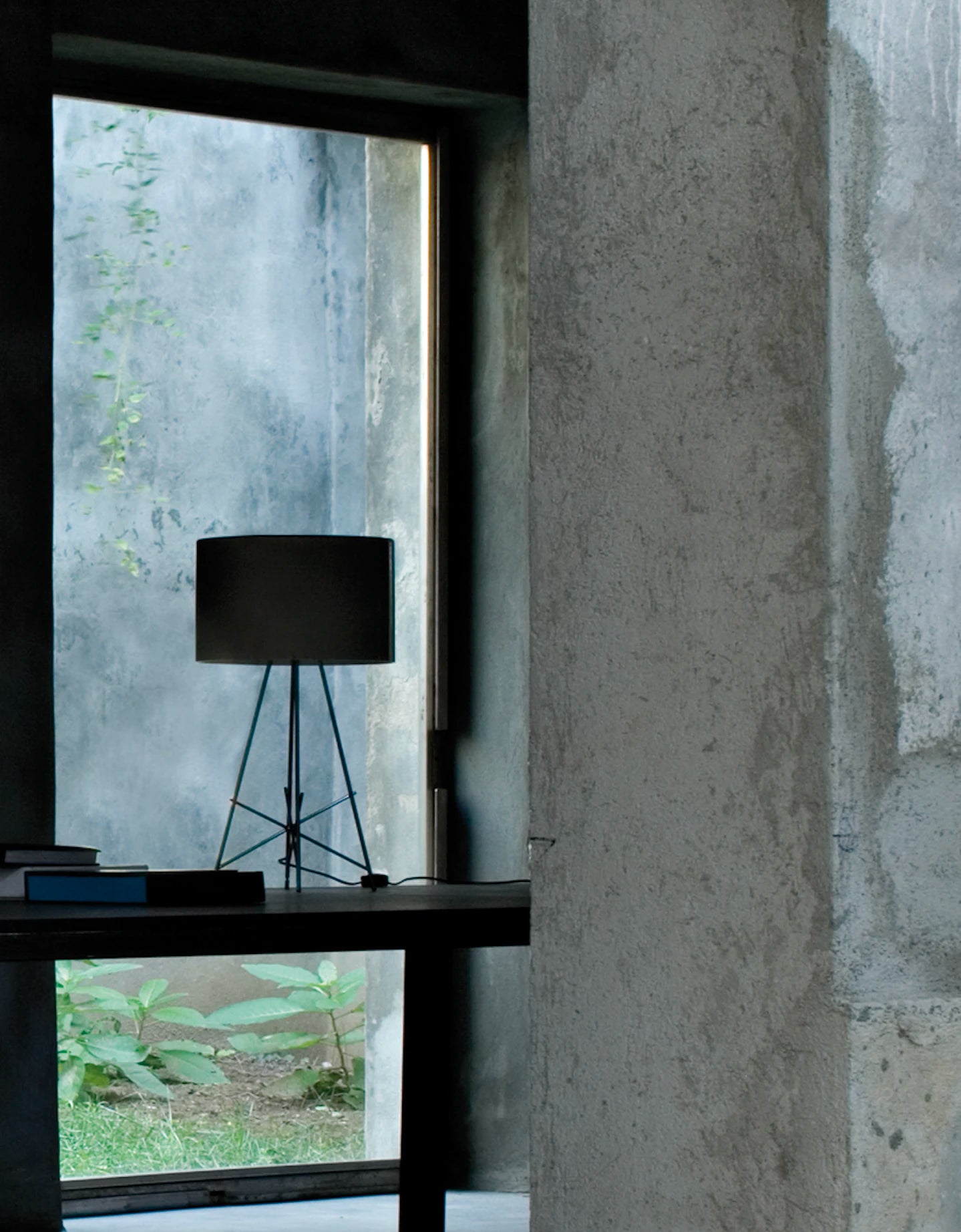 Stolní lampa RAY černá s kovovým podstavcem