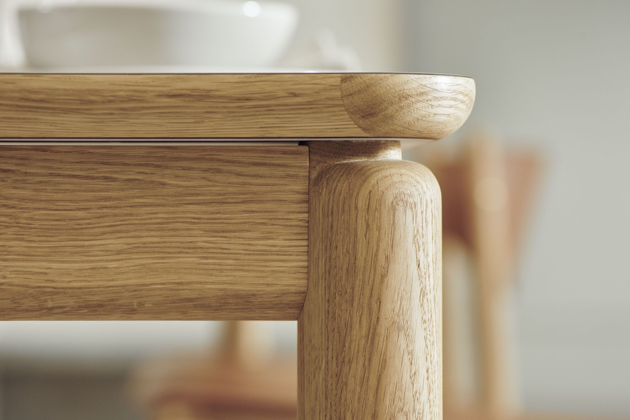 Rozkládací stůl RONYA bílý dubový dýhovaný s bílým podstavcem