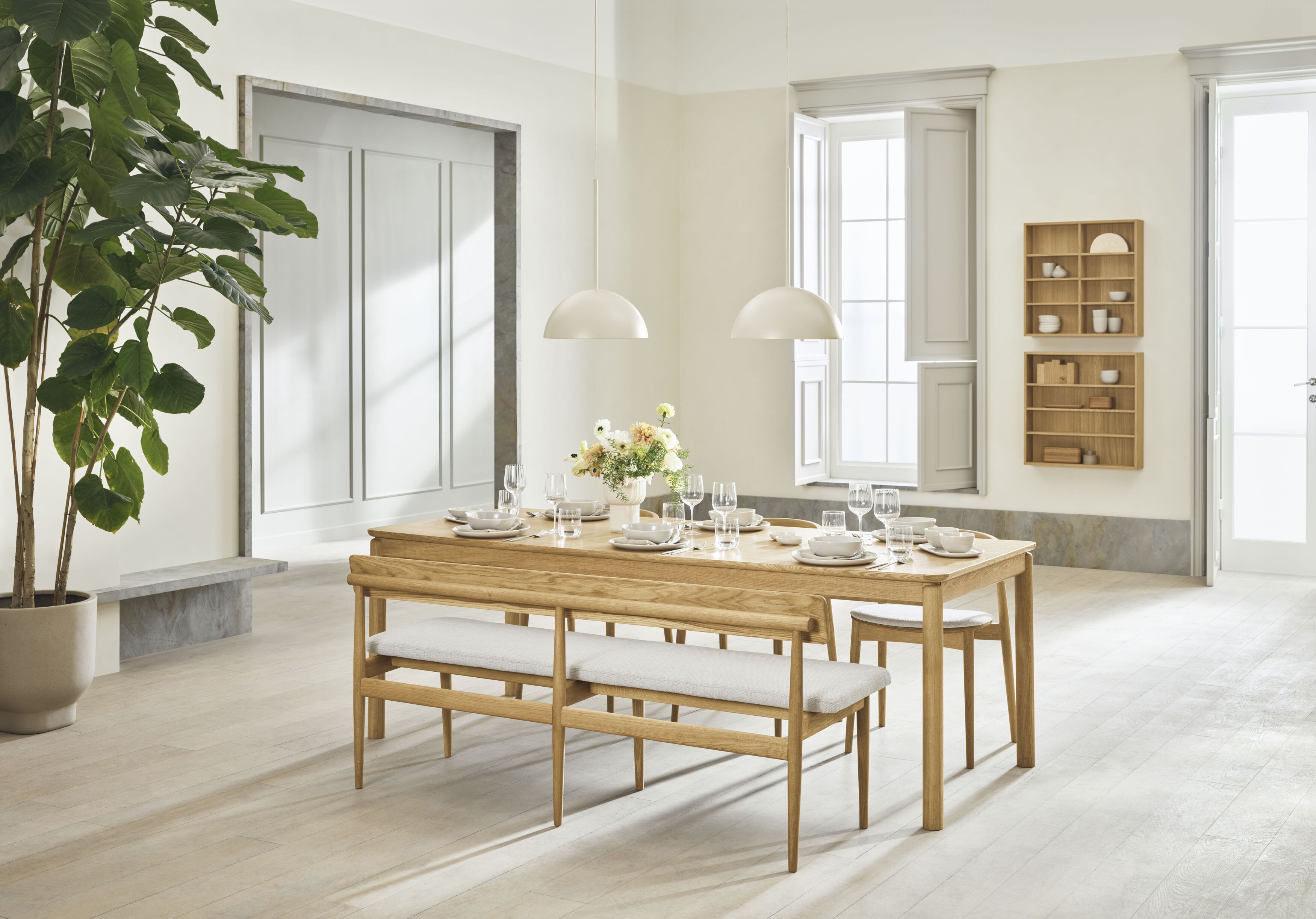 Stůl RONYA dubový s dubovou základnou