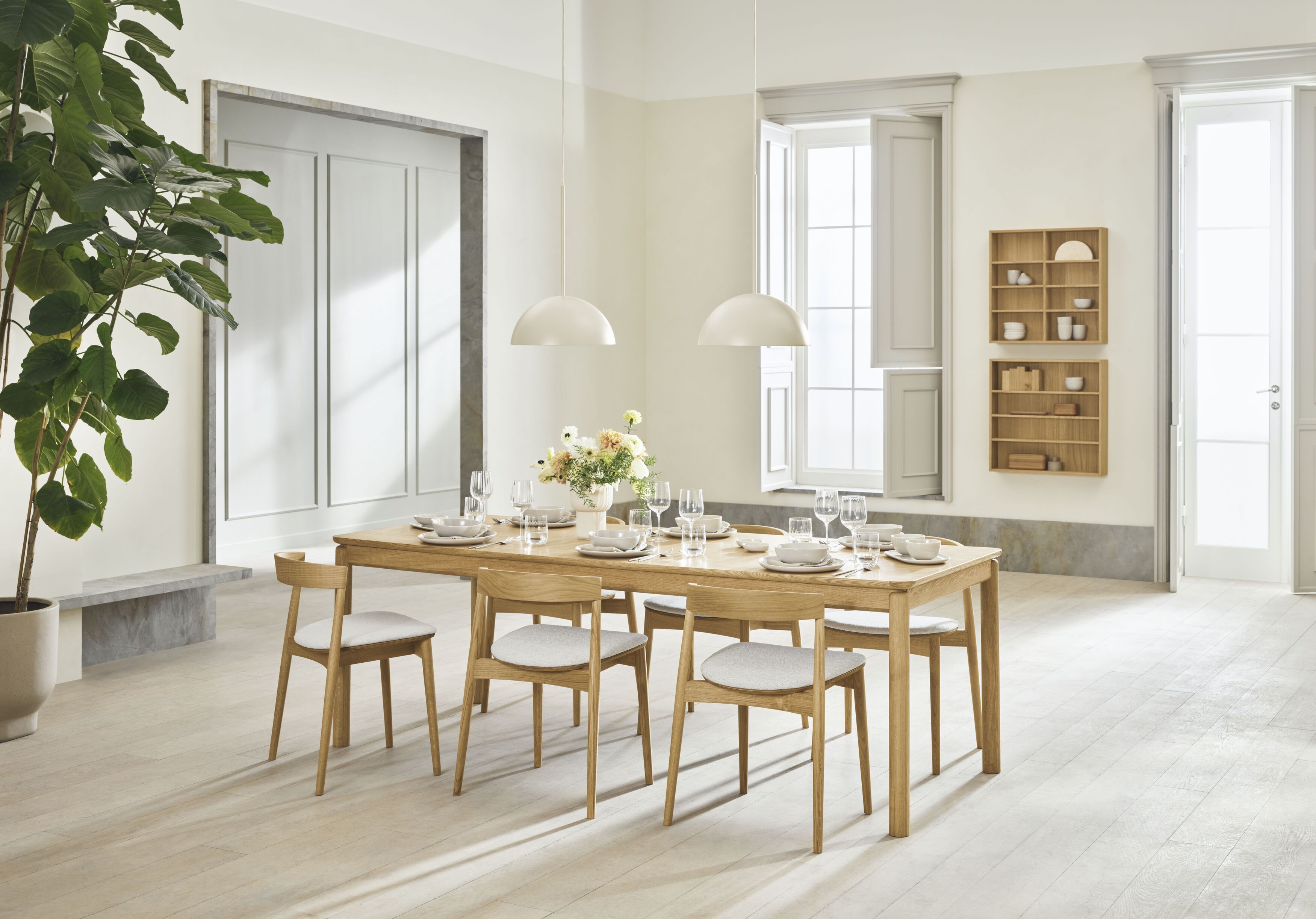 Stůl RONYA dubový s dubovou základnou