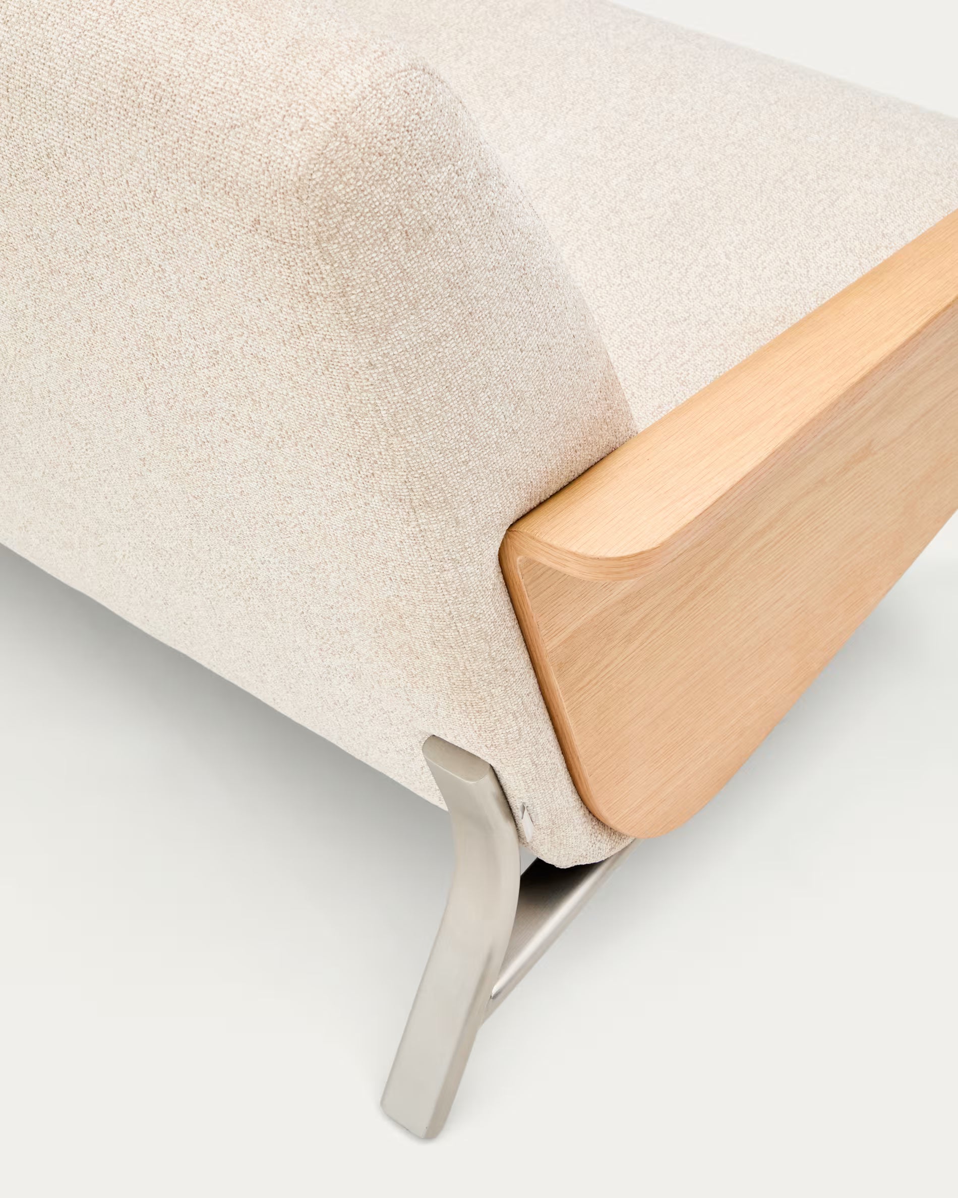 Pohovka 3-místná AMSEN béžová se dřevotřískou z dubu a ocelovým podstavcem