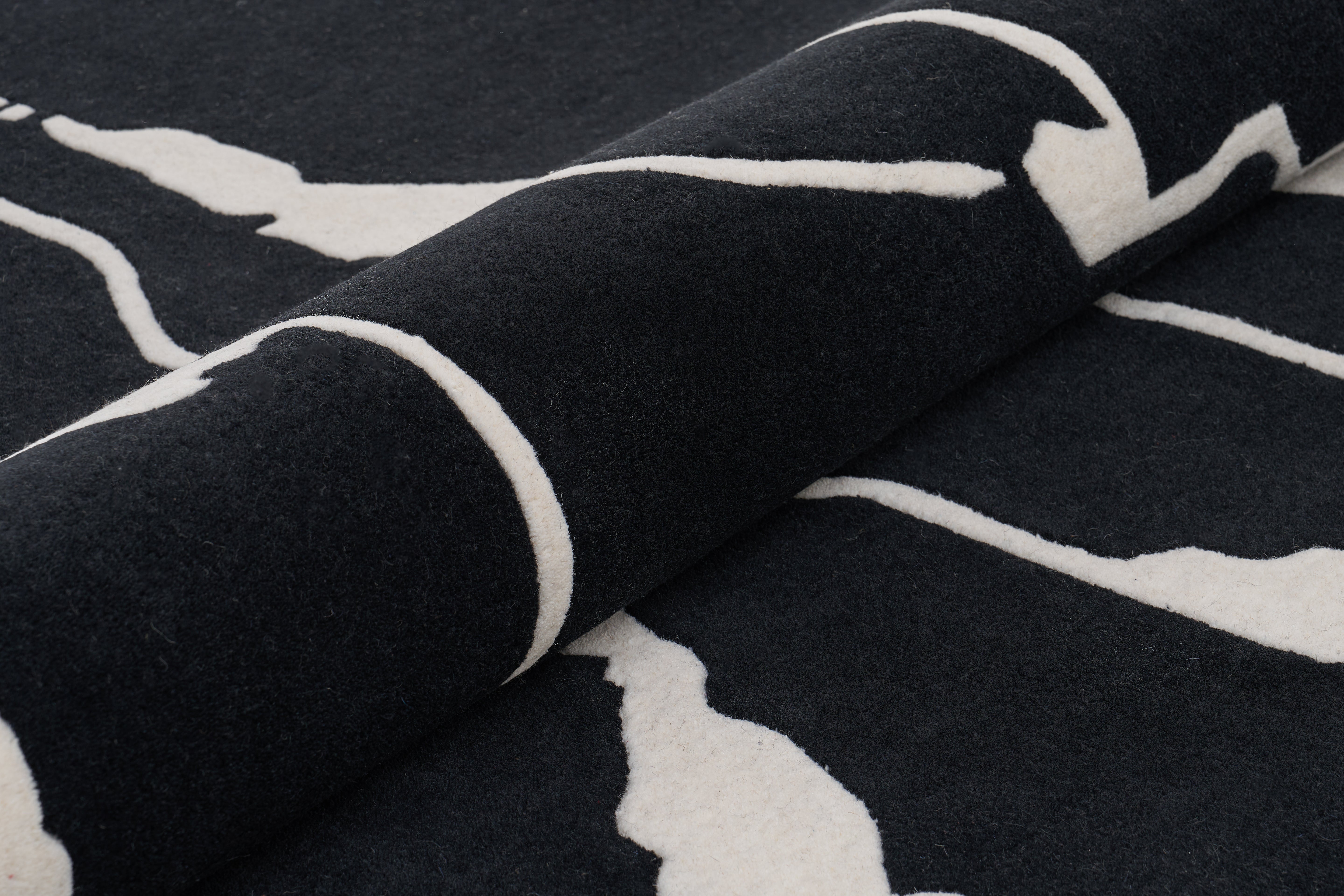 CANYON SHAPES black rug with beige