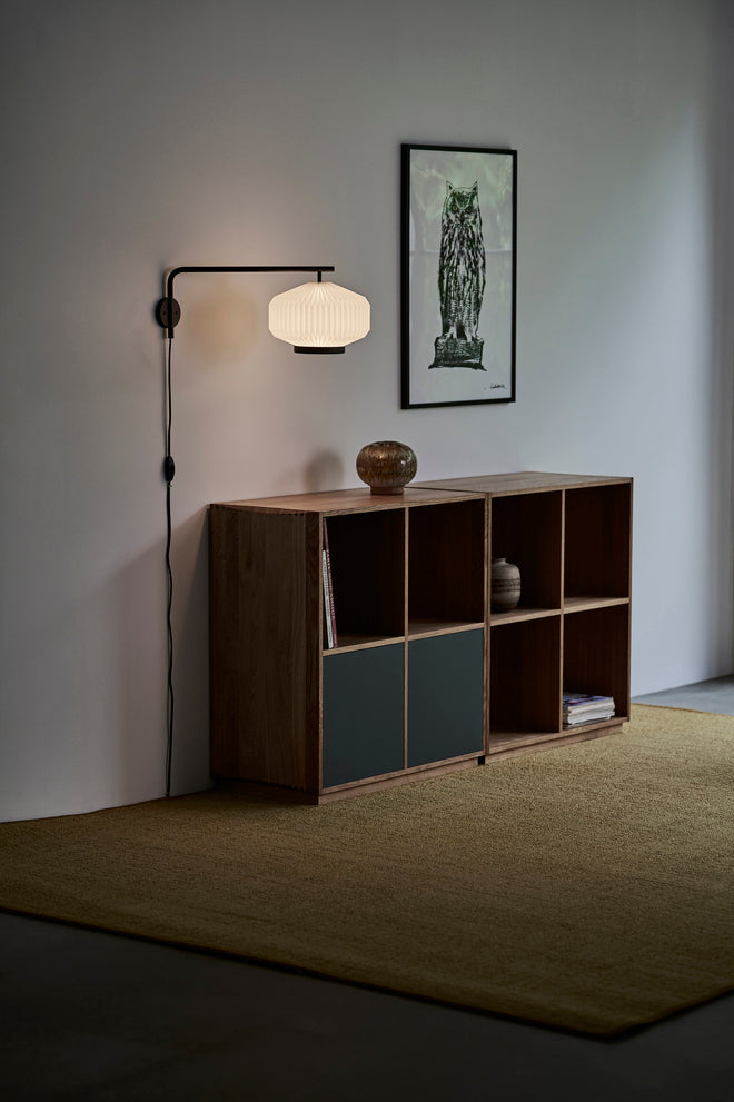 Nástěnná lampa MODEL 286 SHIBUI bílá s černým podstavcem