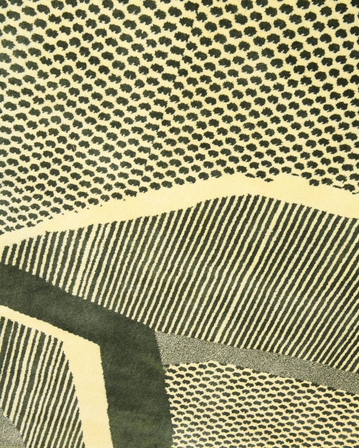 Decorative oval rug SIGNED green