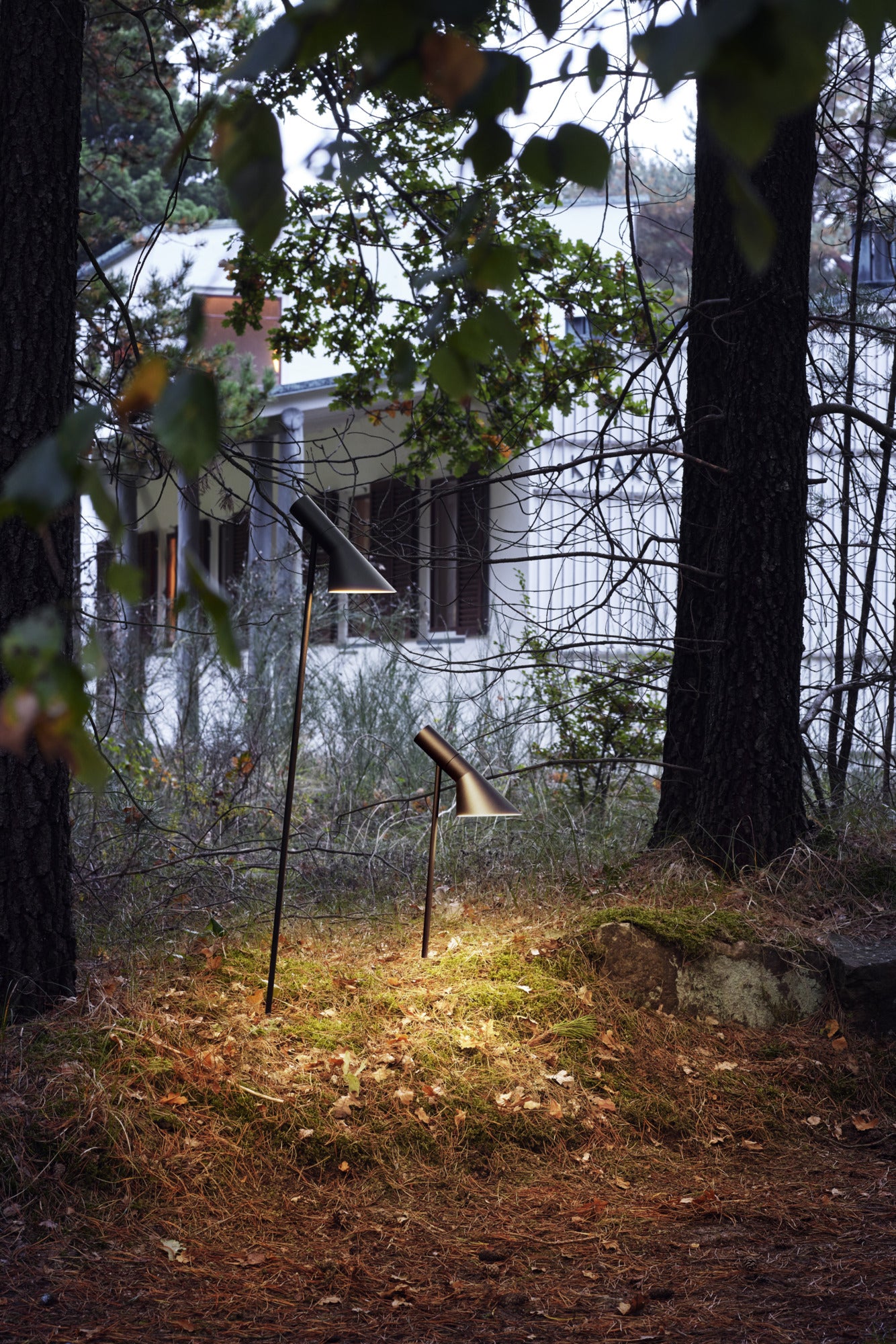 AJ black outdoor standing lamp