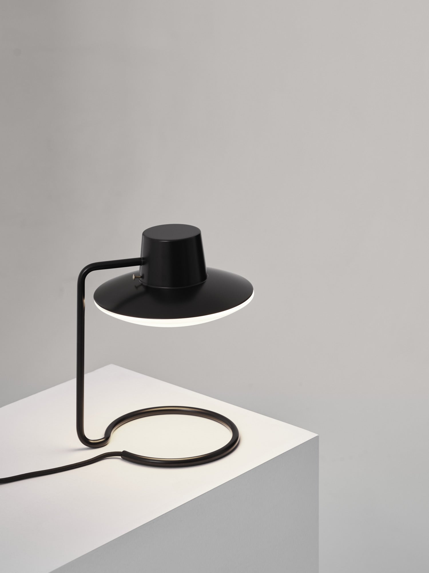 AJ OXFORD black table lamp