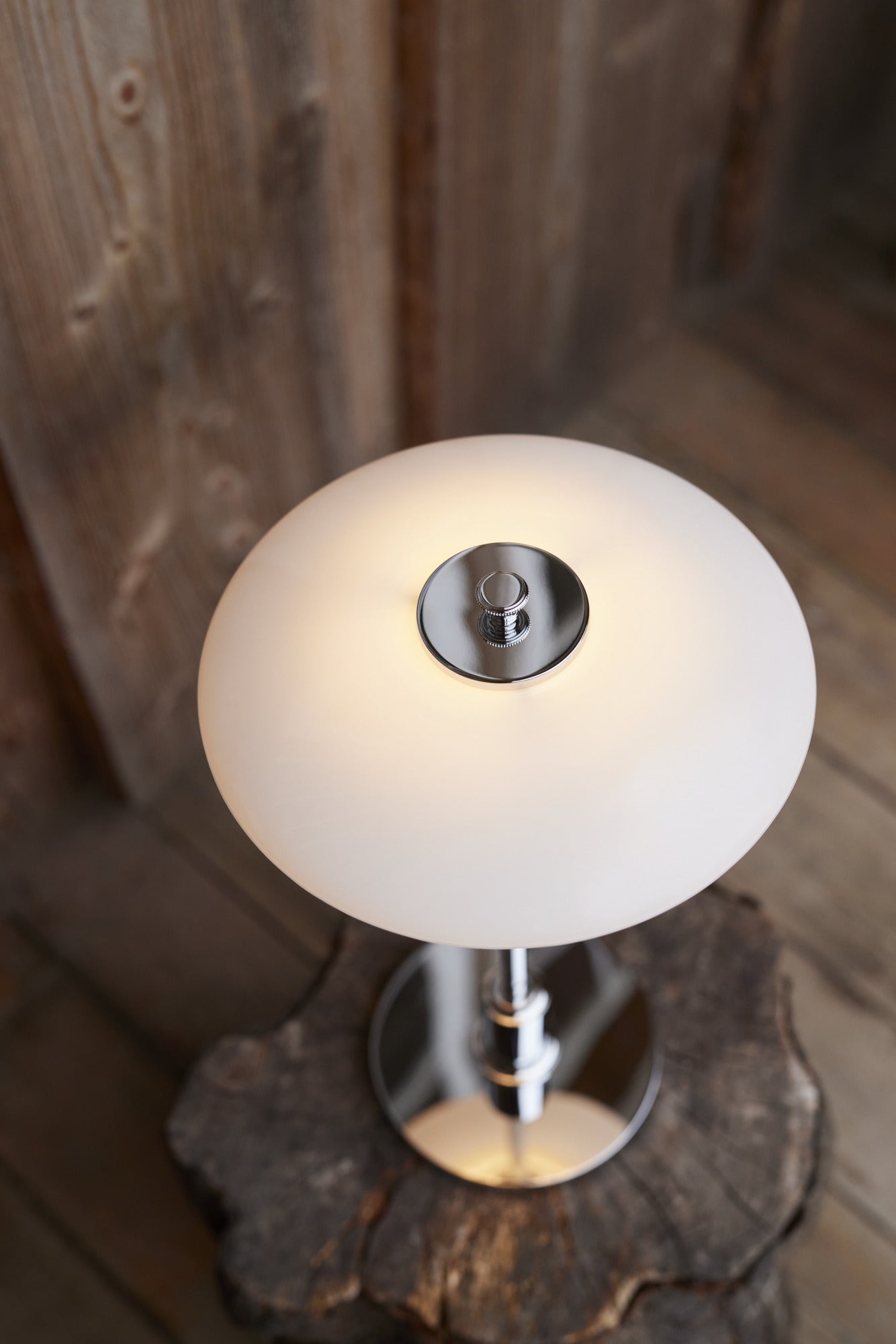 Přenosná lampa PH 2/1 bílá s chromovaným podstavcem