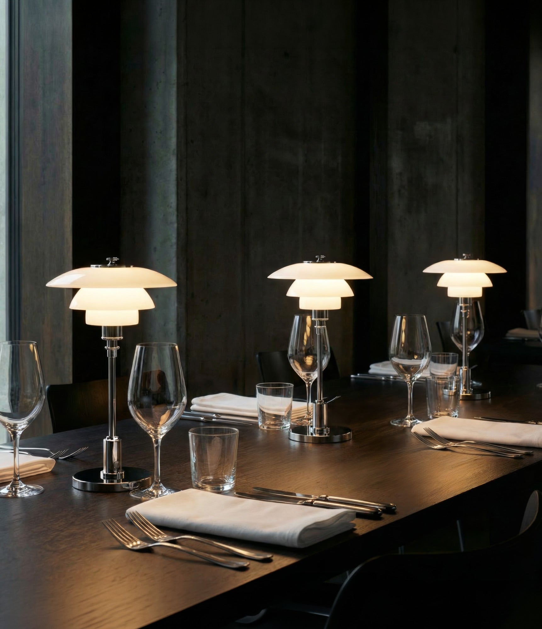 Přenosná lampa PH 1/1 bílá s chromovaným podstavcem