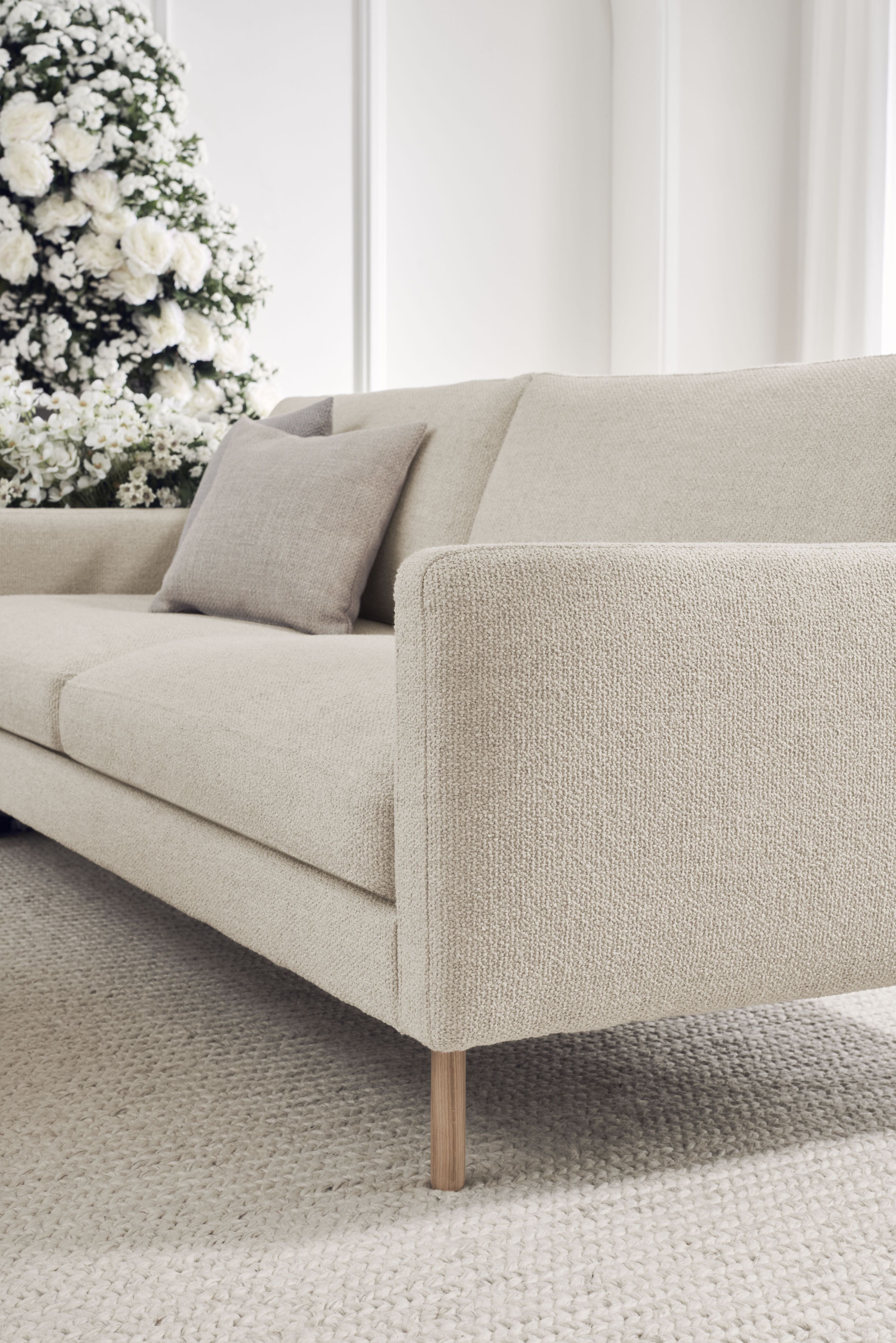 Rohová sedačka ve tvaru písmene U pravostranná SCANDINAVIA REMIX s dubovým podstavcem