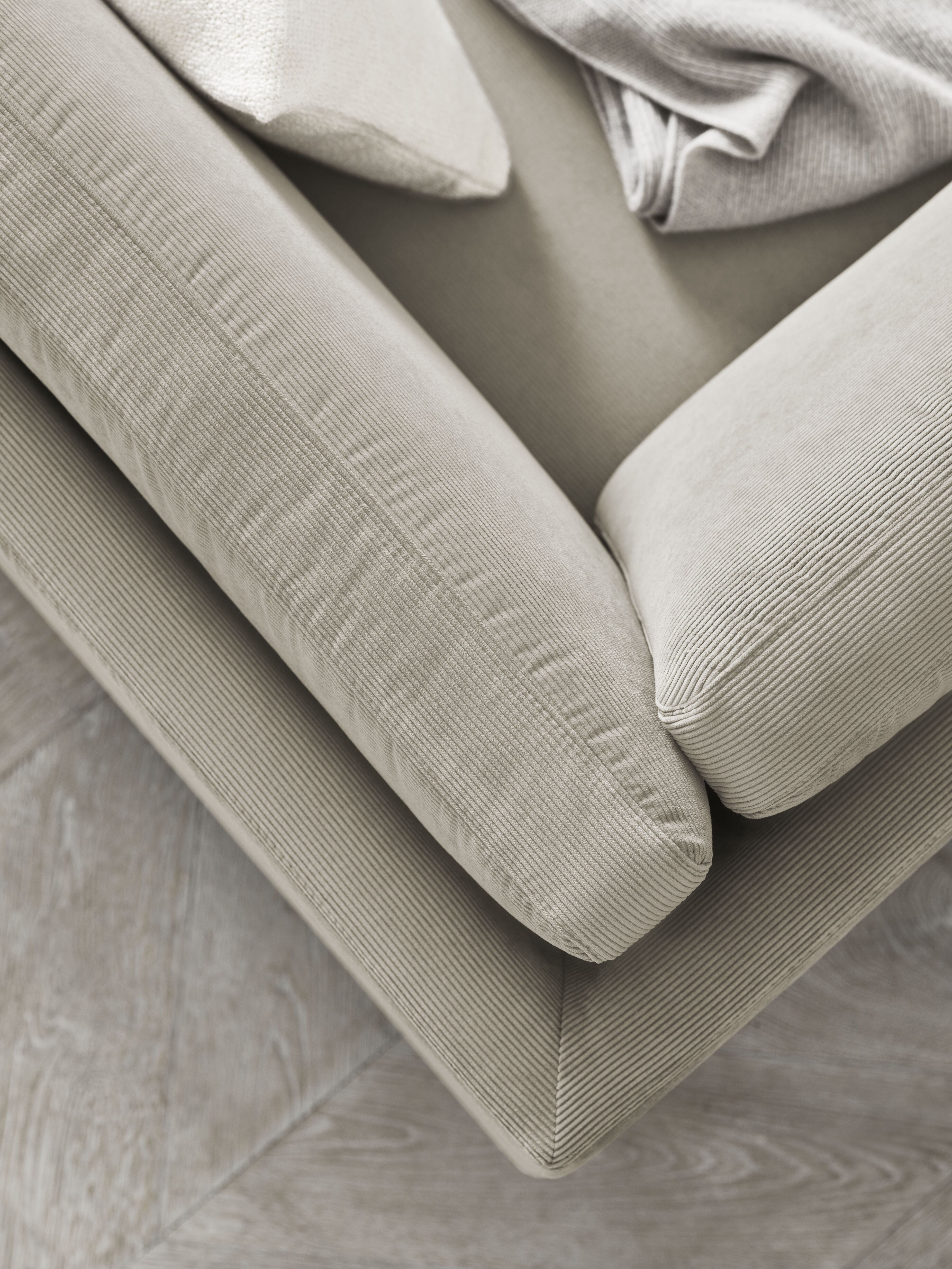 Left -hand corner scandinavia remix white