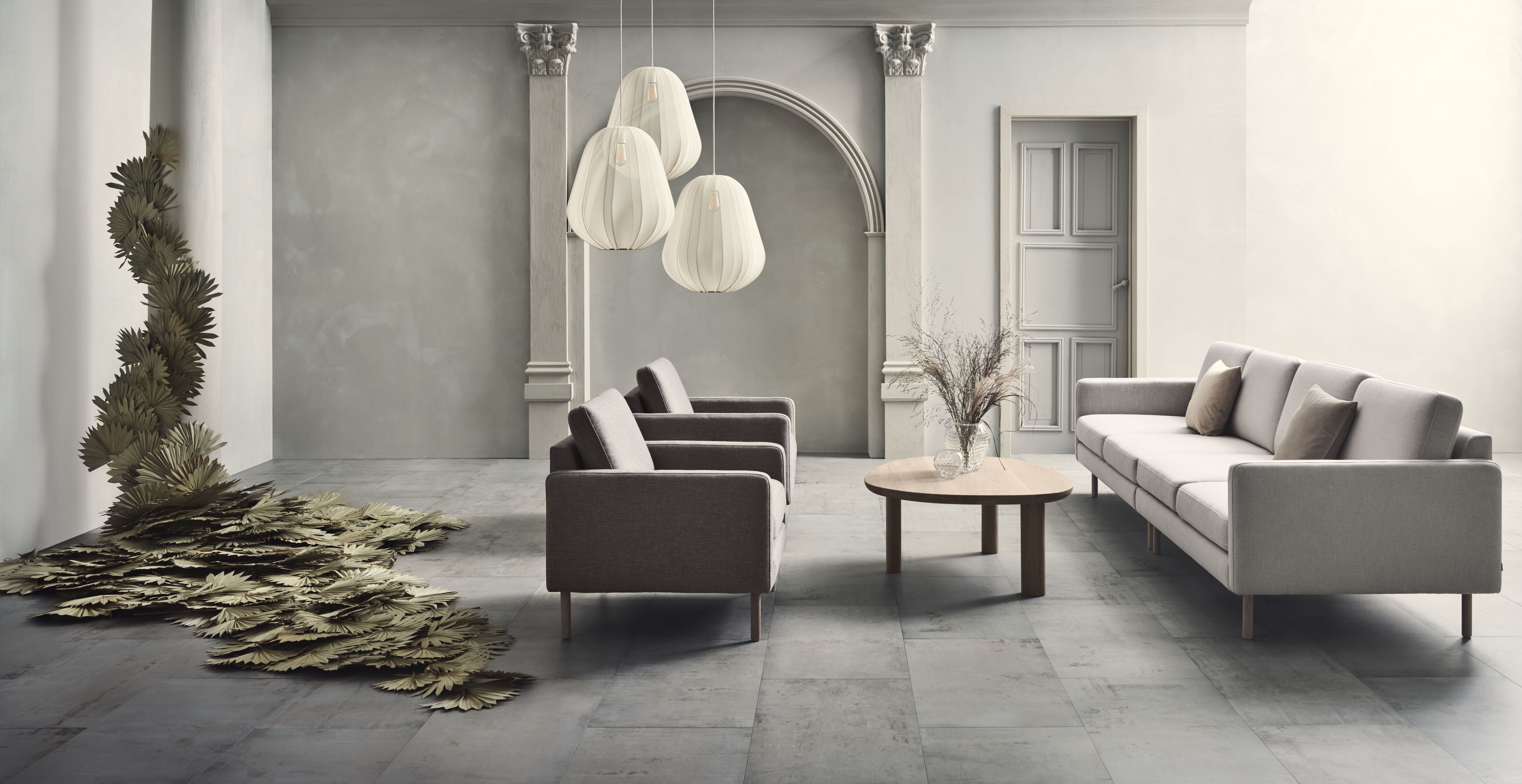 Křeslo SCANDINAVIA s podstavou z dubového dřeva