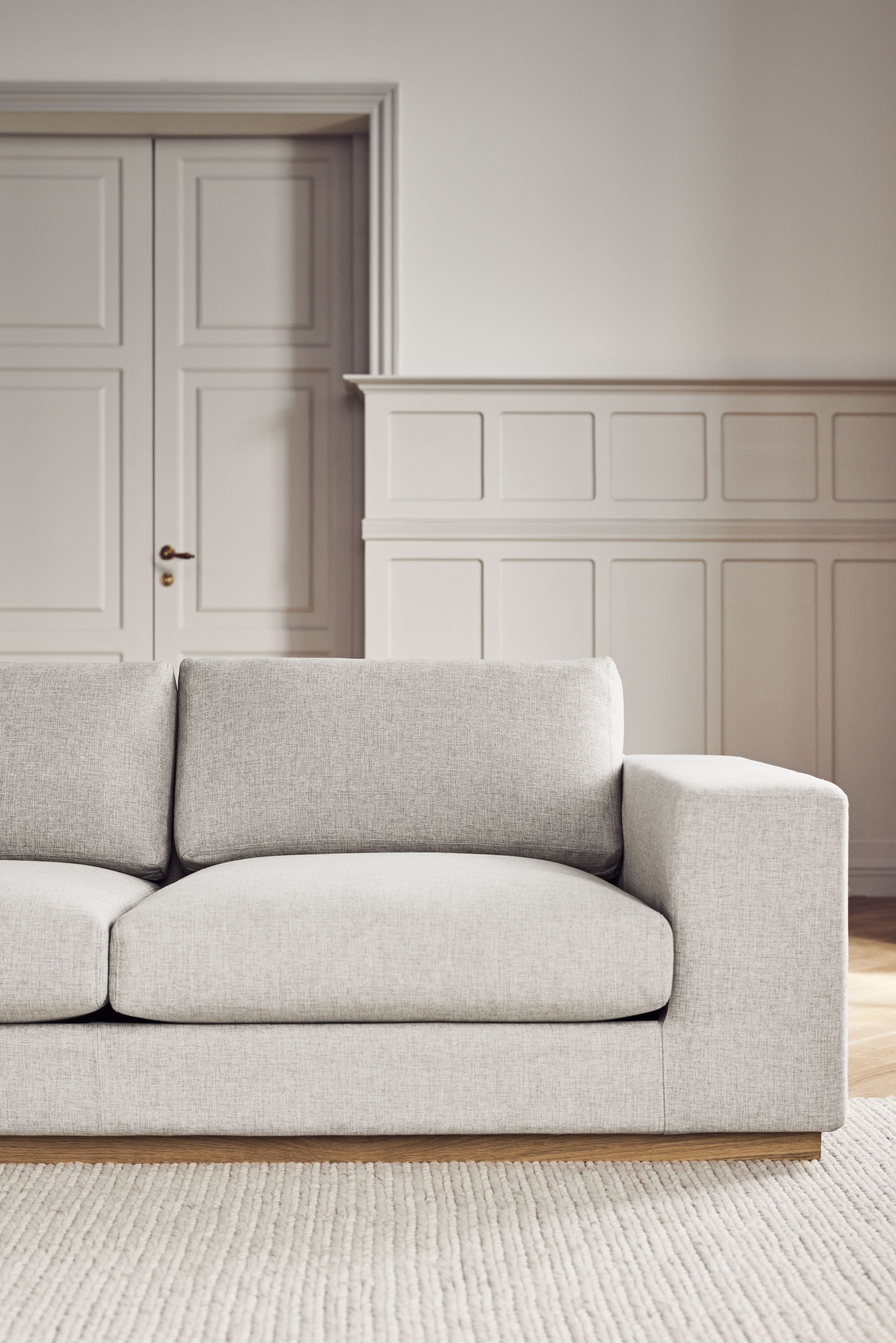 Pohovka pro 5 osob SEPIA s podstavou z běleného dubového dřeva