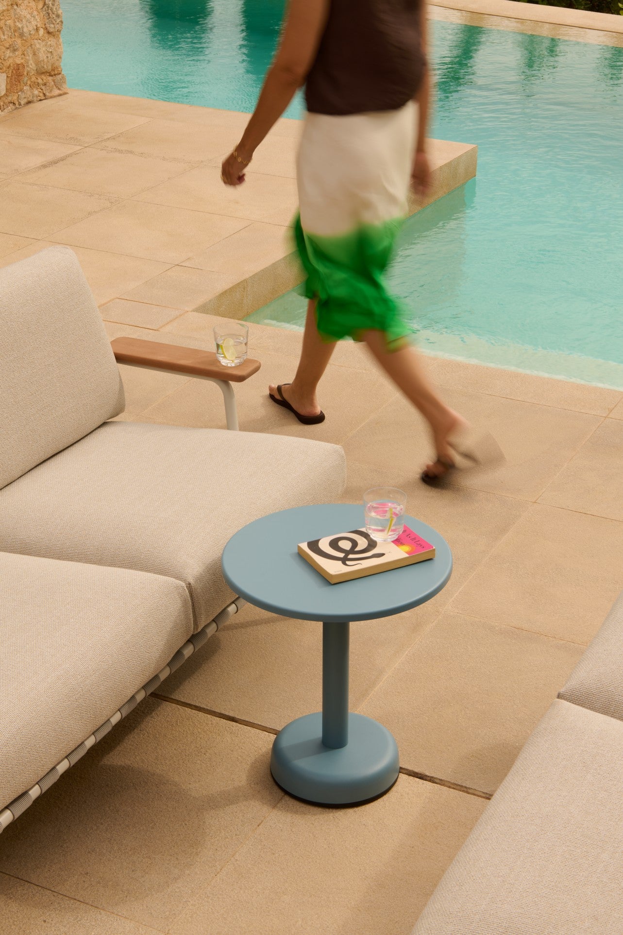 Outdoor side table LINEAR blue steel