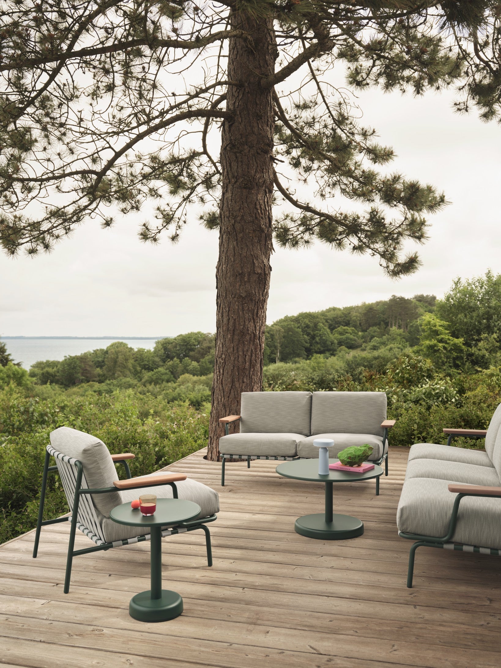 Outdoor 2-seater sofa with armrests SETTLE gray with green base [Amelia]