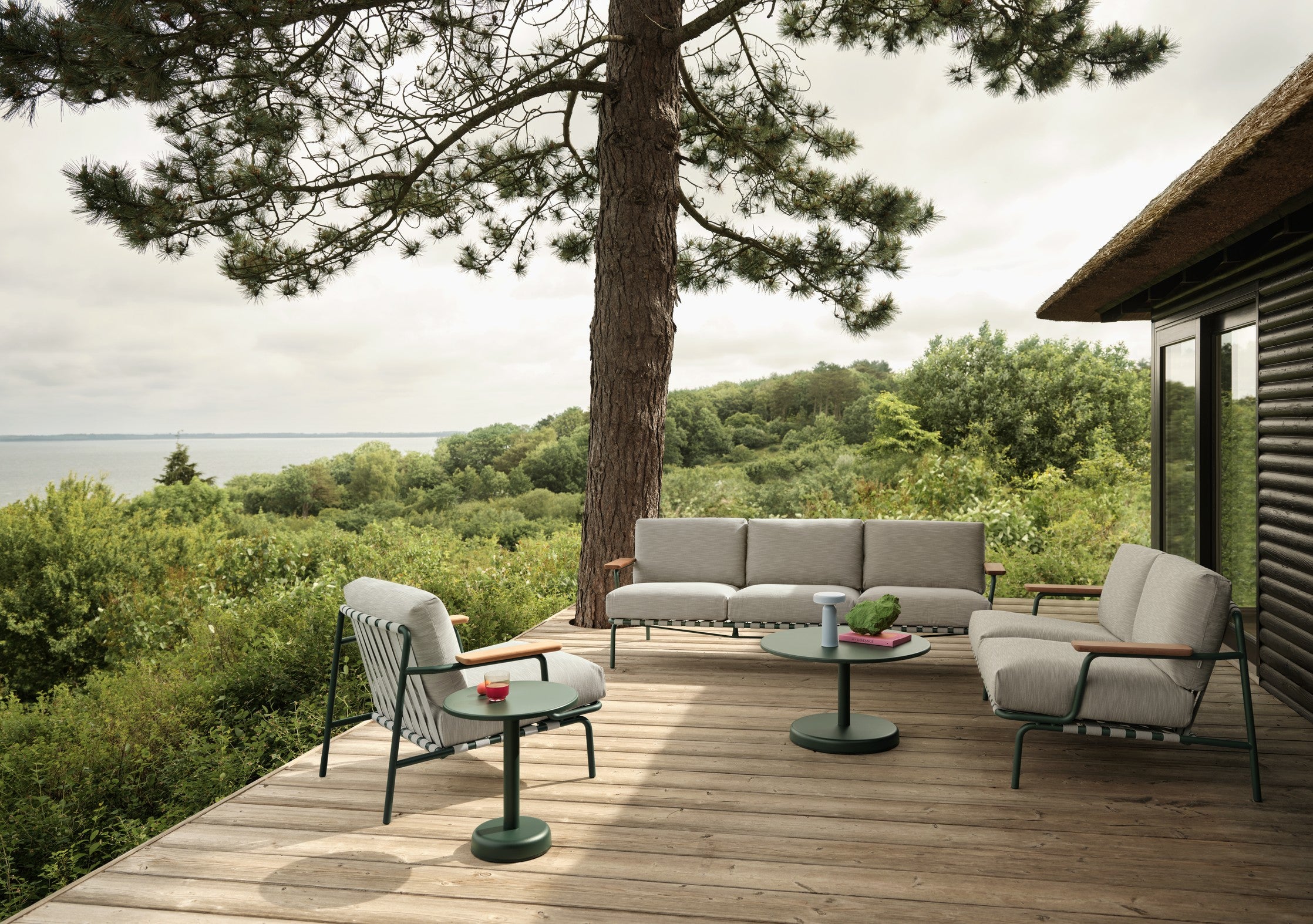 Outdoor 2-seater sofa with armrests SETTLE gray with green base [Amelia]