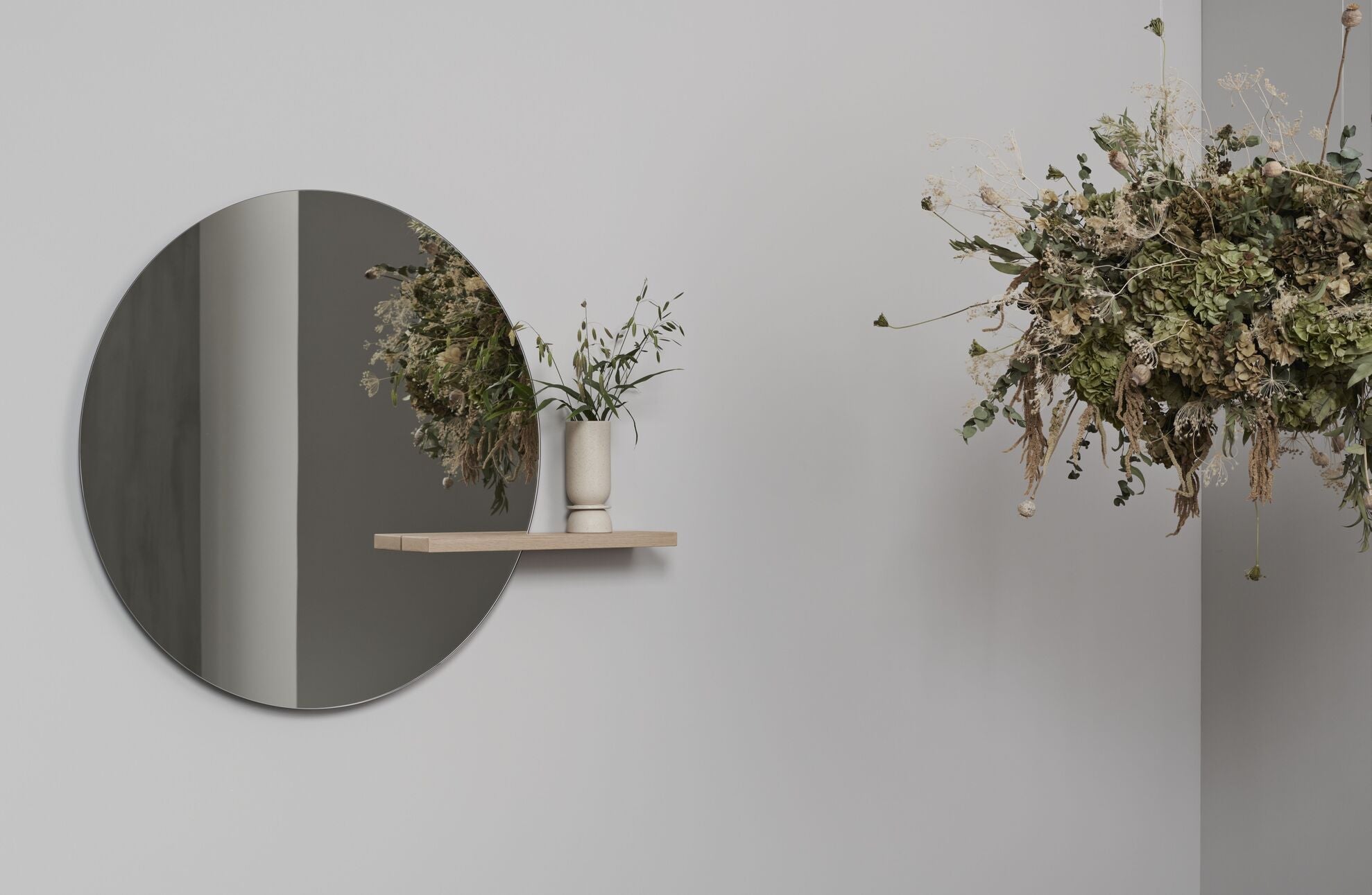Shift mirror with an oak shelf