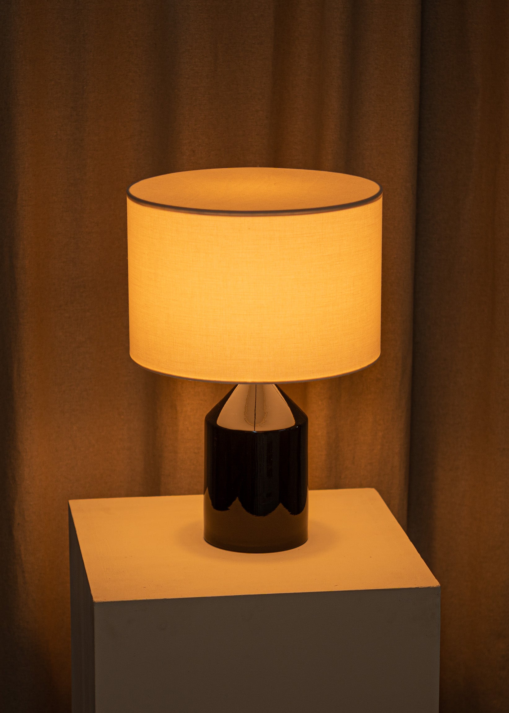 Keramická stolní lampa JOSEF černá