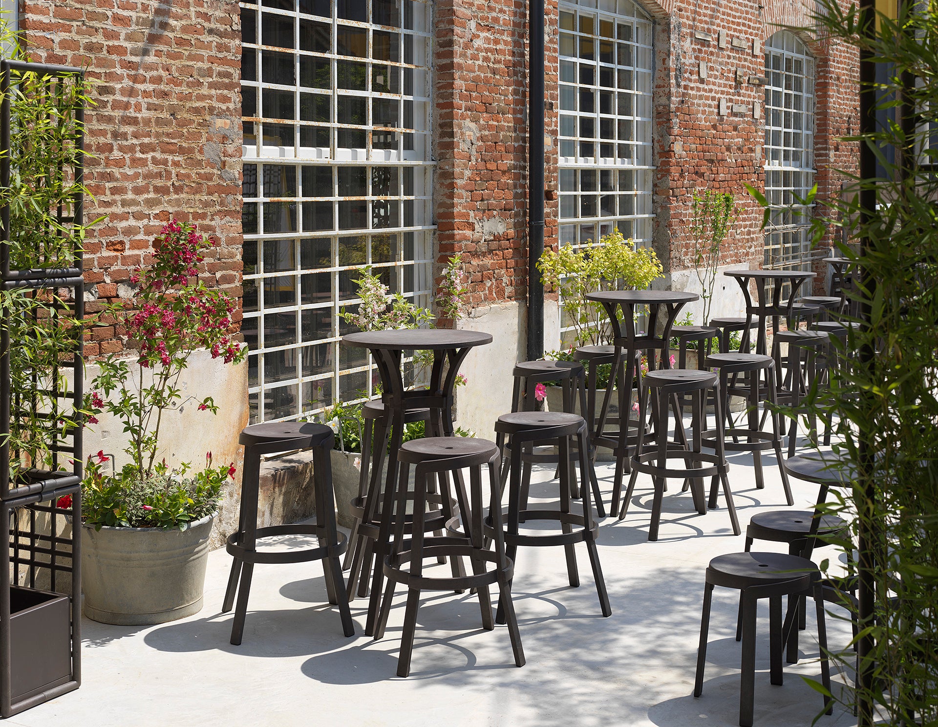 Zelený kulatý venkovní stolek COMBO [Antonina] [Amelia spr]