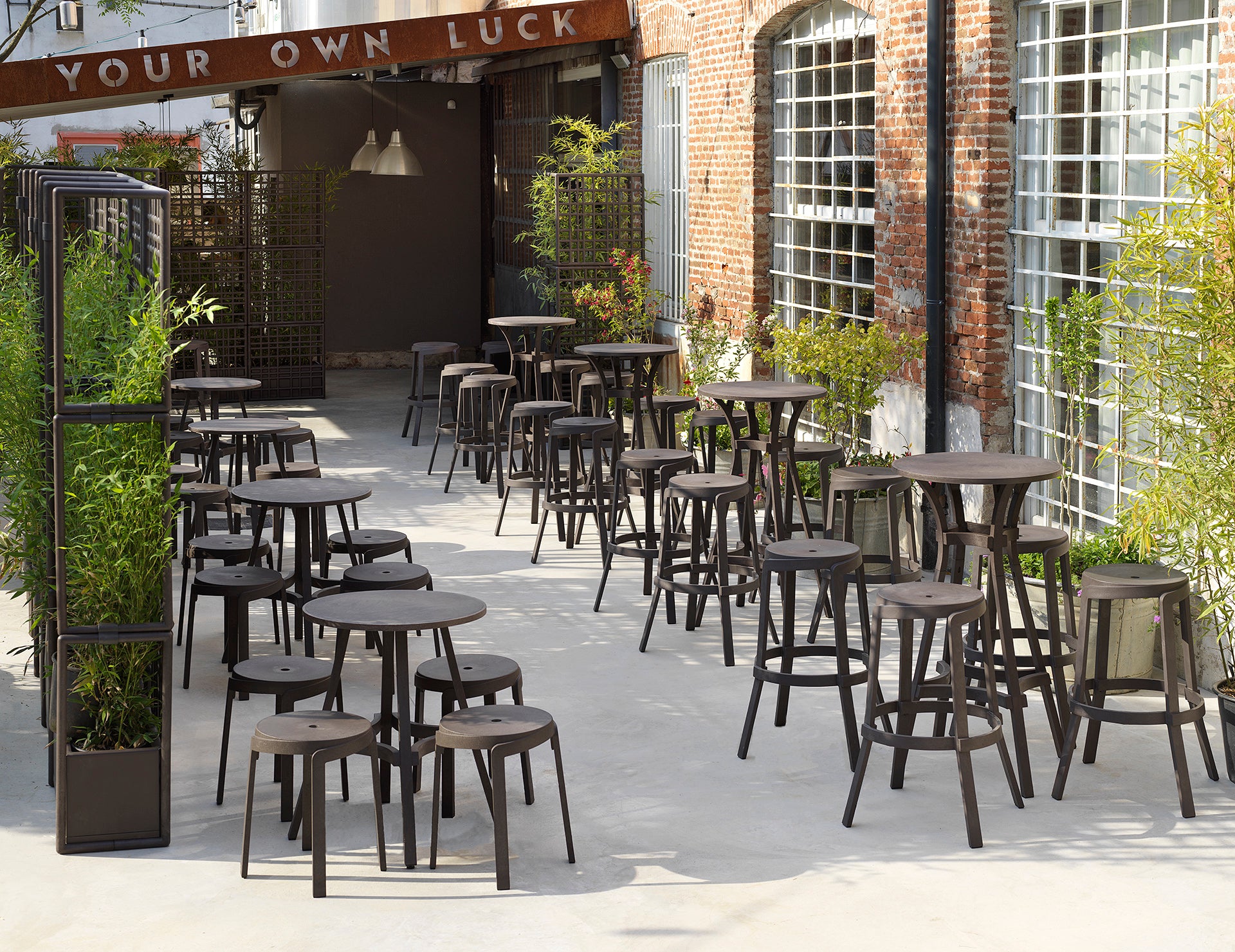 Zelený kulatý venkovní stolek COMBO [Antonina] [Amelia spr]