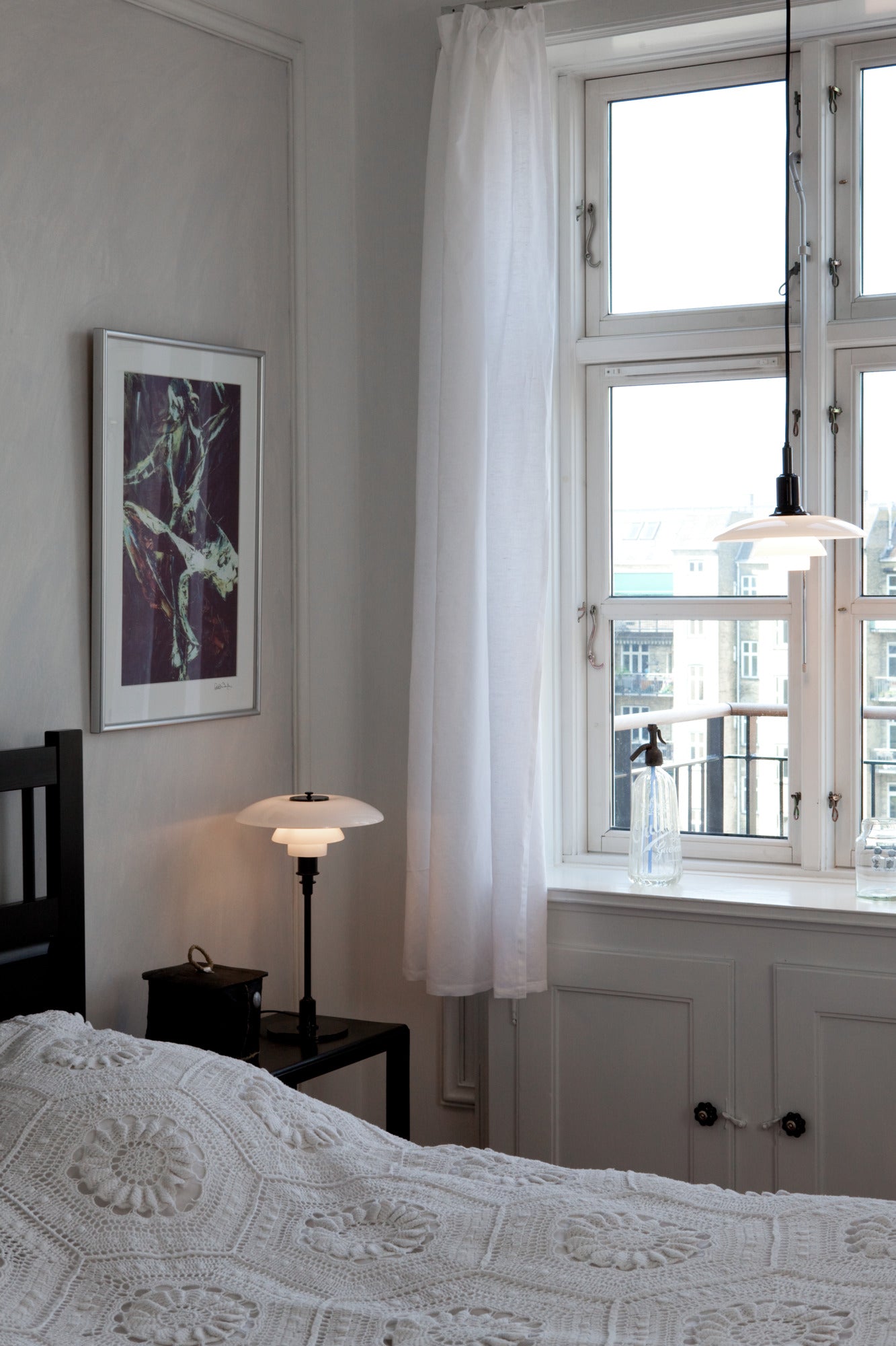 Stolní lampa PH 3/2 bílá s černým podstavcem