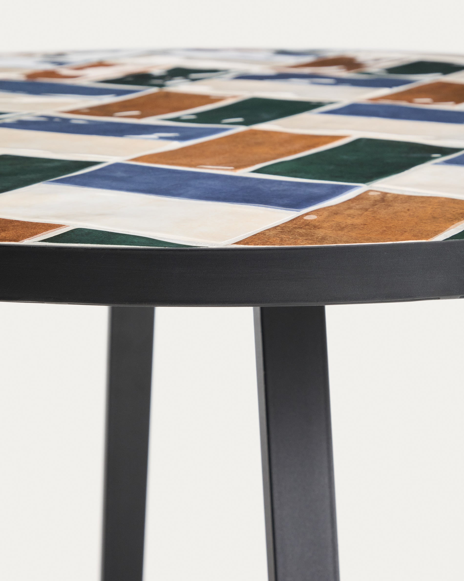 Vícebarevný zahradní stůl TELLA s grafitovým podstavcem