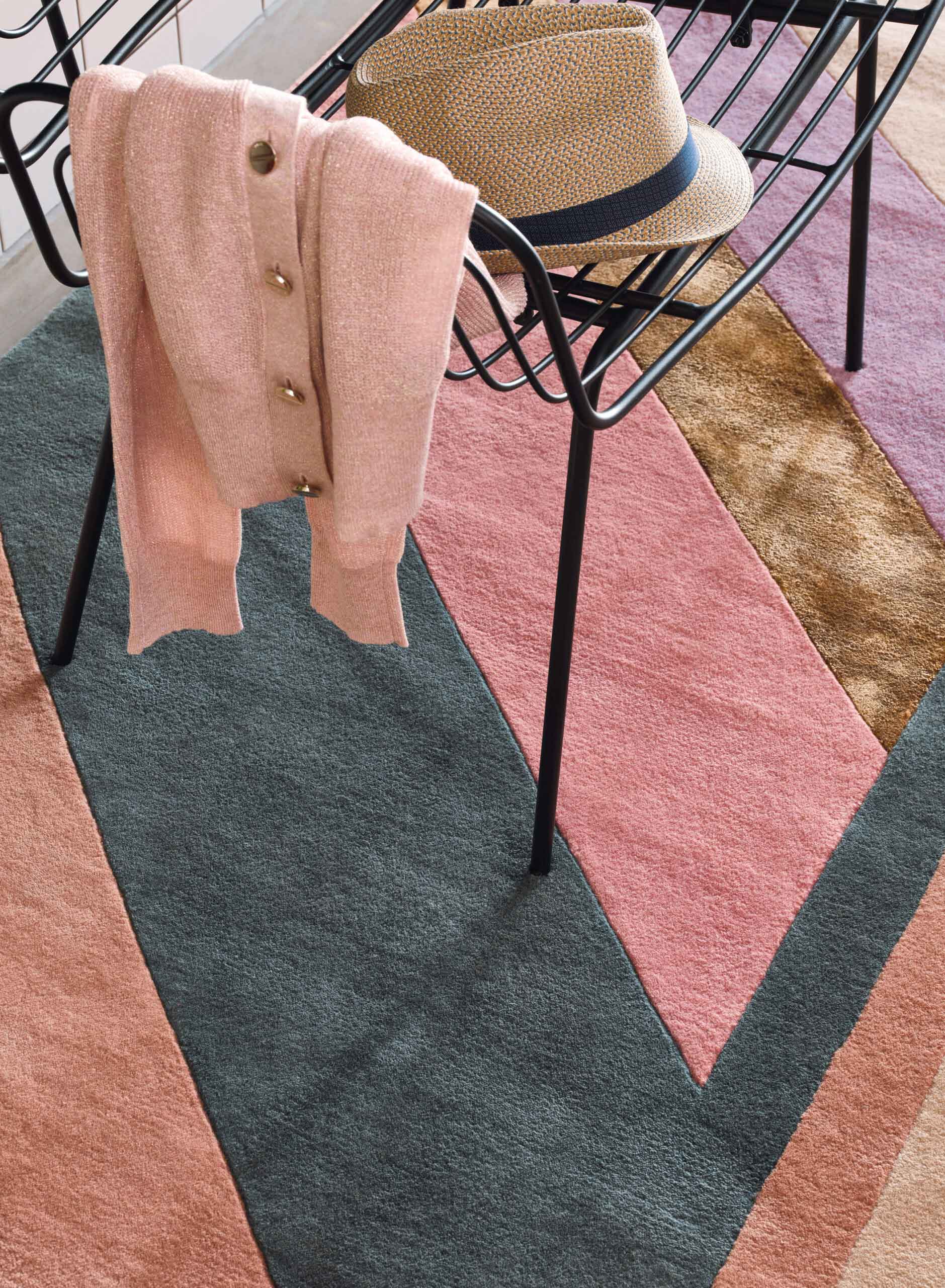 Untymmetrical rug Jardin pink