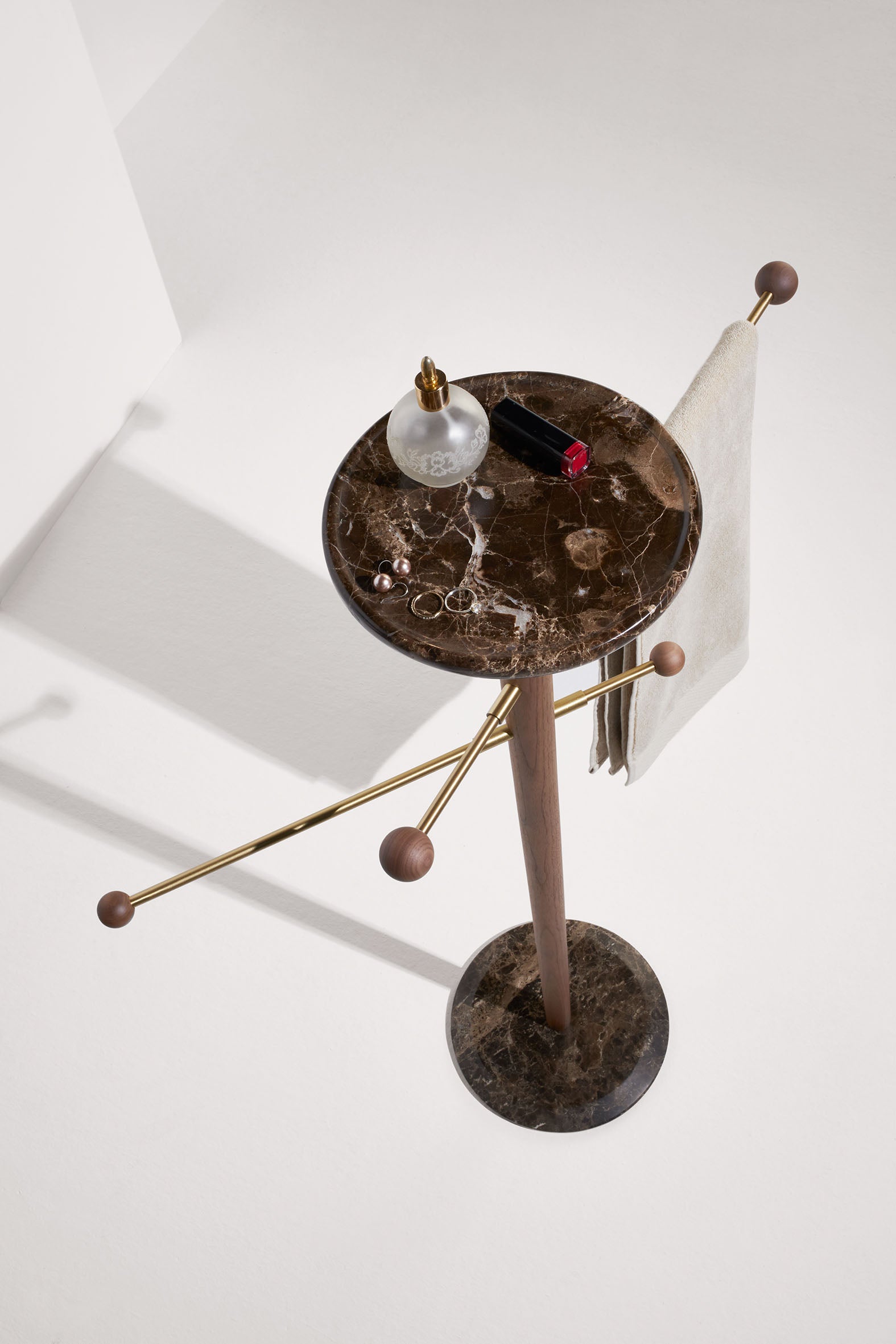 Hanger TOALLERO dřevo s mramorem