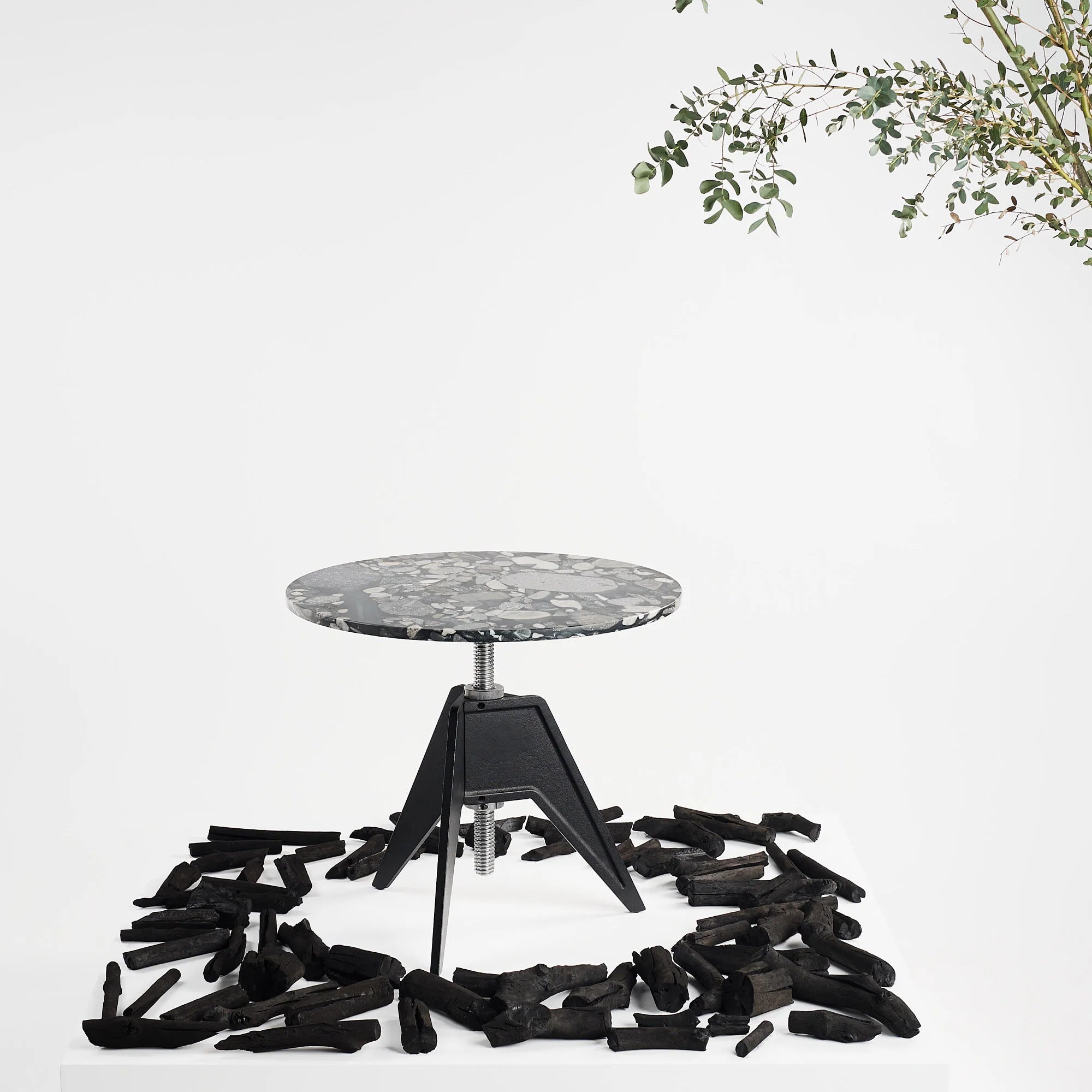 Boční stolek SCREW z mramoru